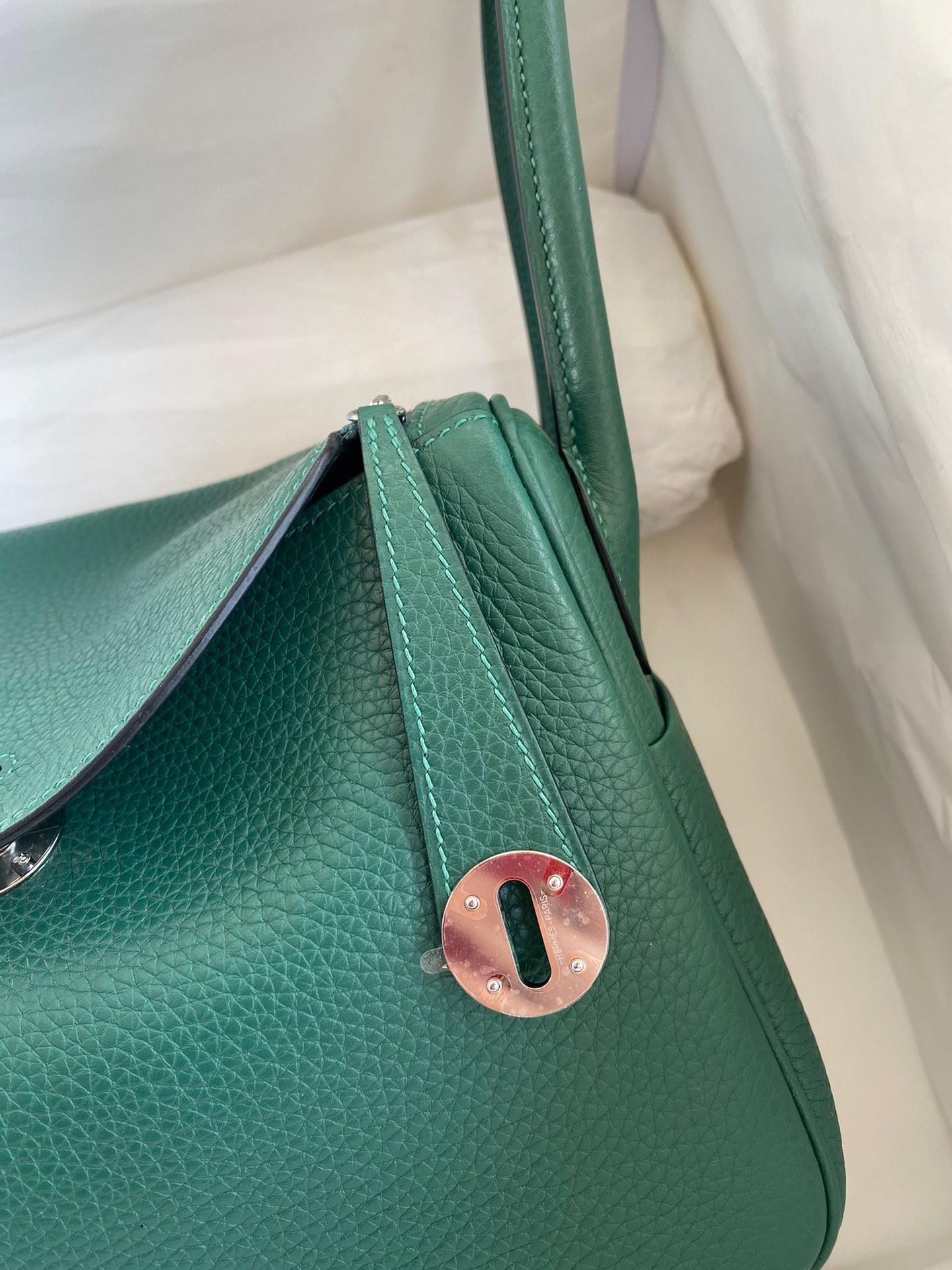 H**mes lindy 26 handmade bag in malachite clemence leather