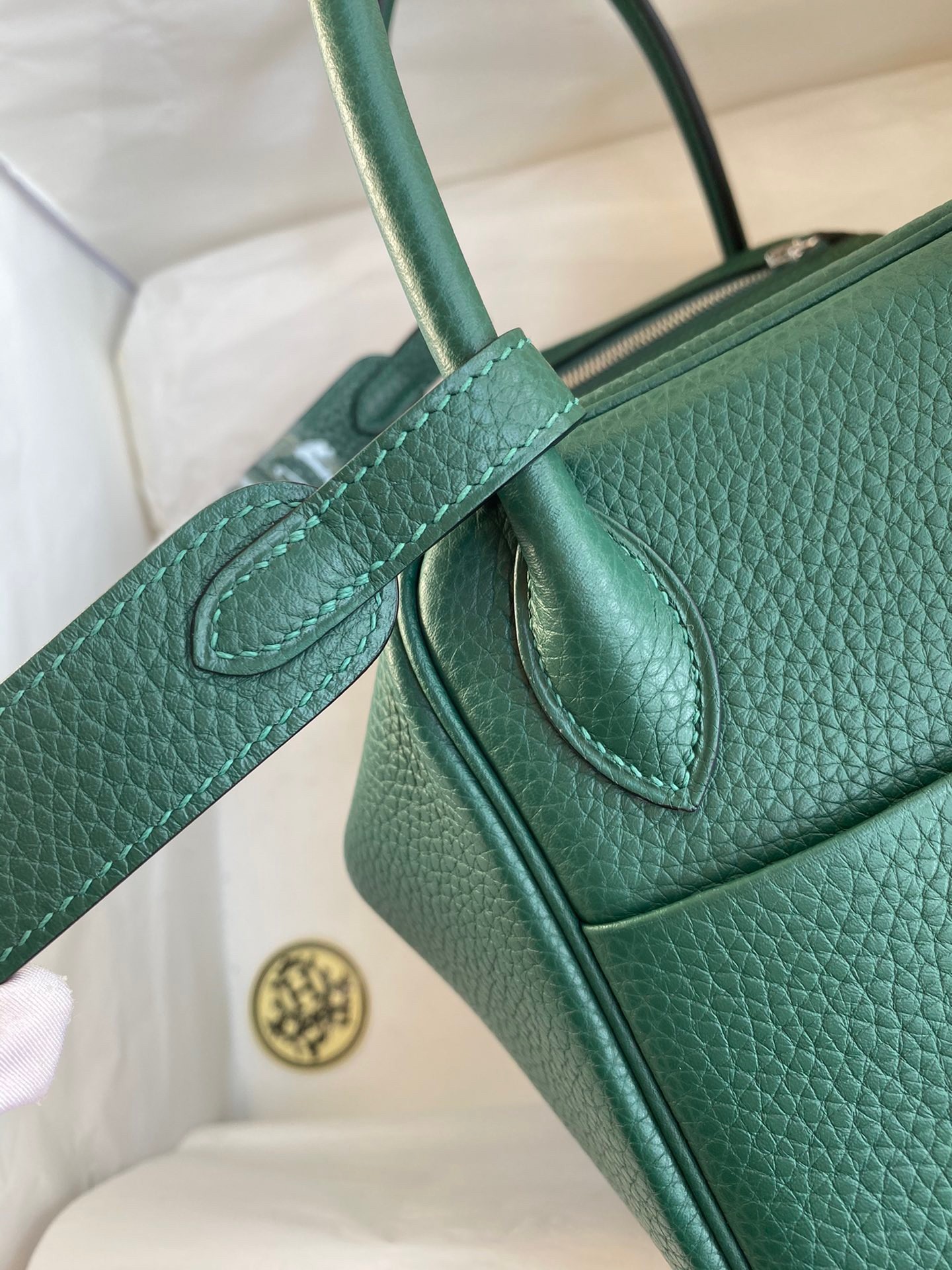 H**mes lindy 26 handmade bag in malachite clemence leather