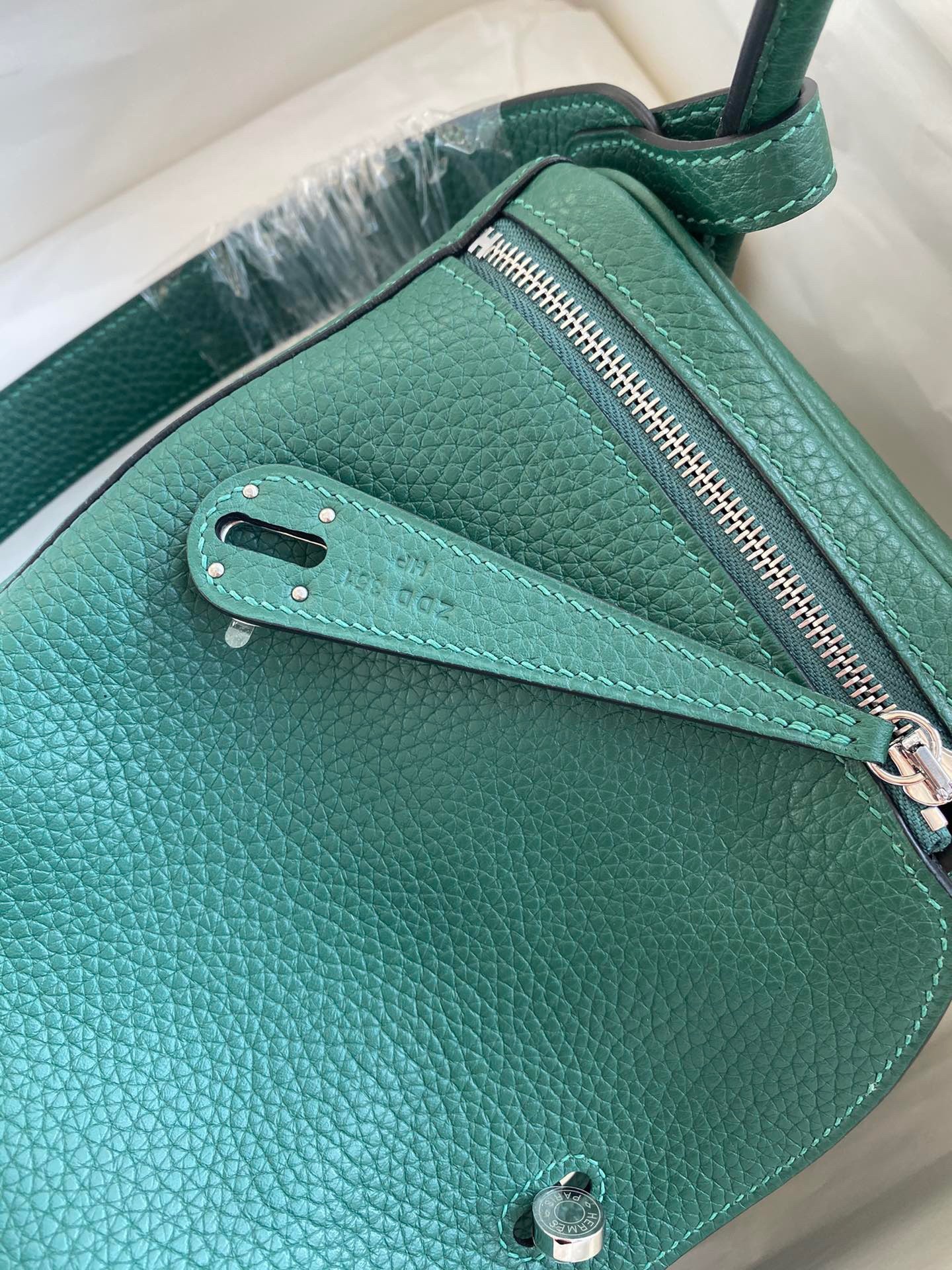 H**mes lindy 26 handmade bag in malachite clemence leather