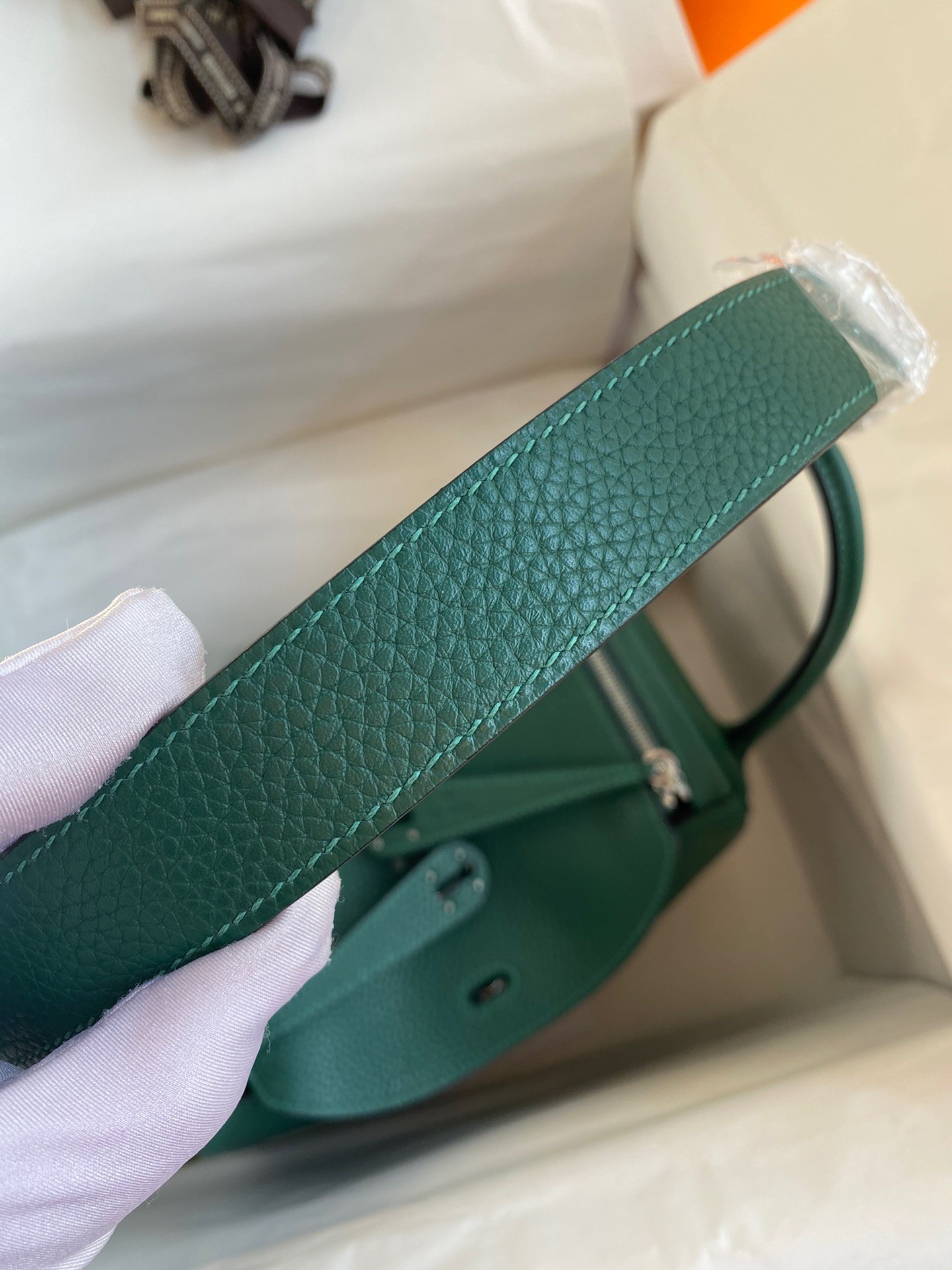 H**mes lindy 26 handmade bag in malachite clemence leather