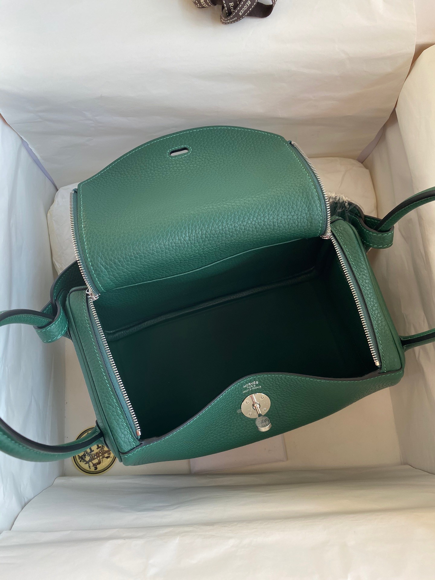 H**mes lindy 26 handmade bag in malachite clemence leather