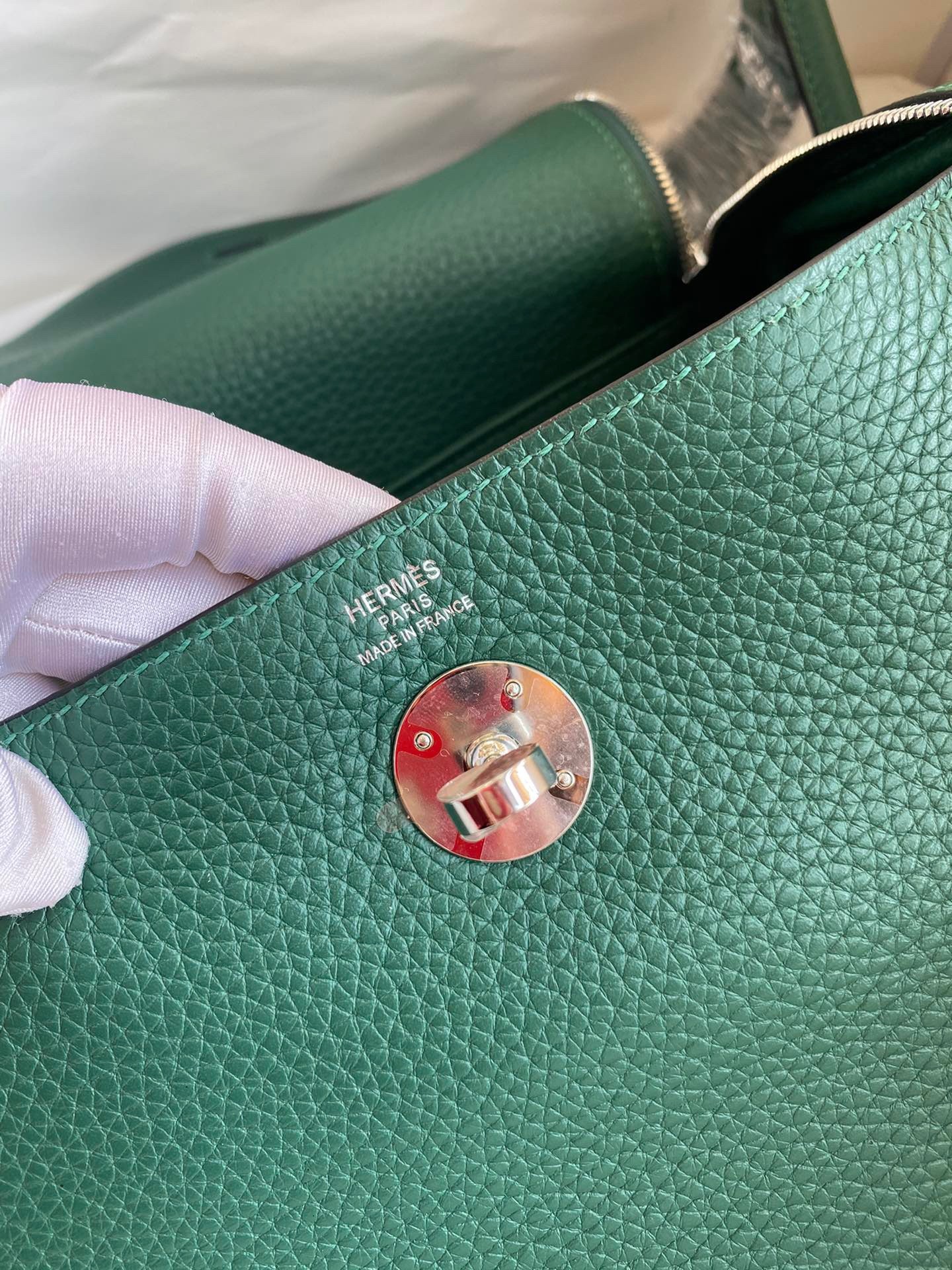 H**mes lindy 26 handmade bag in malachite clemence leather