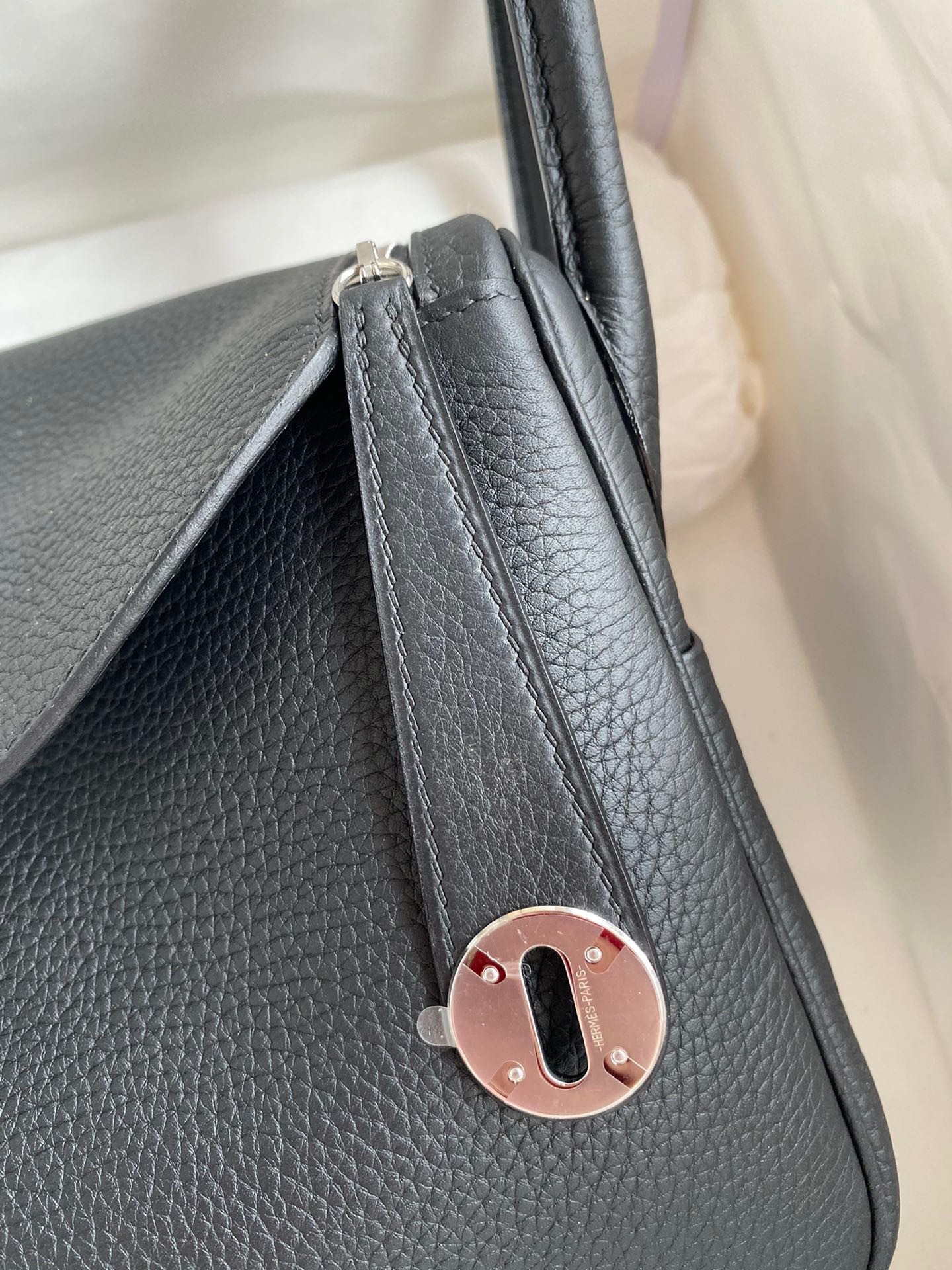 H**mes lindy 26 handmade bag in black clemence leather