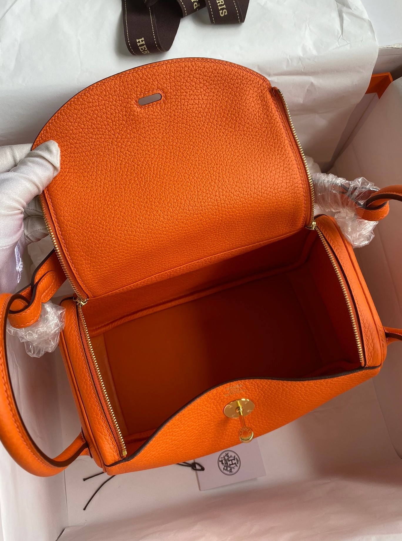 H**mes lindy 26 handmade bag in orange clemence leather