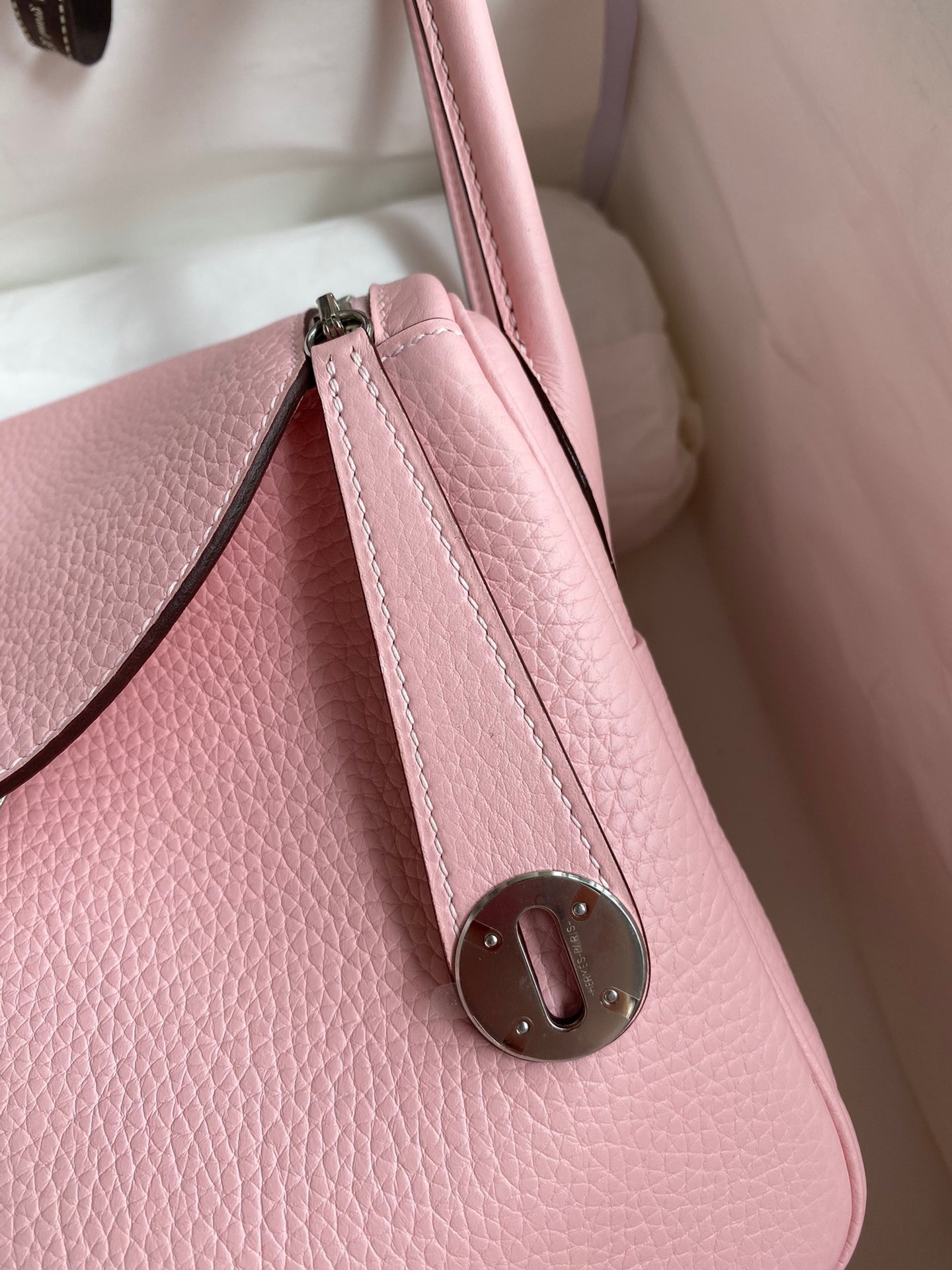 H**mes lindy 26 handmade bag in rose sakura clemence leather