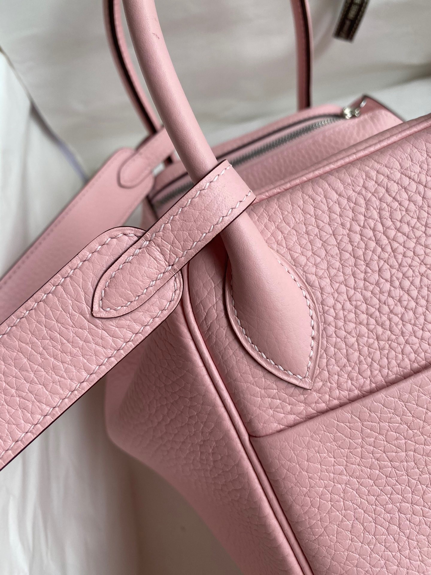 H**mes lindy 26 handmade bag in rose sakura clemence leather