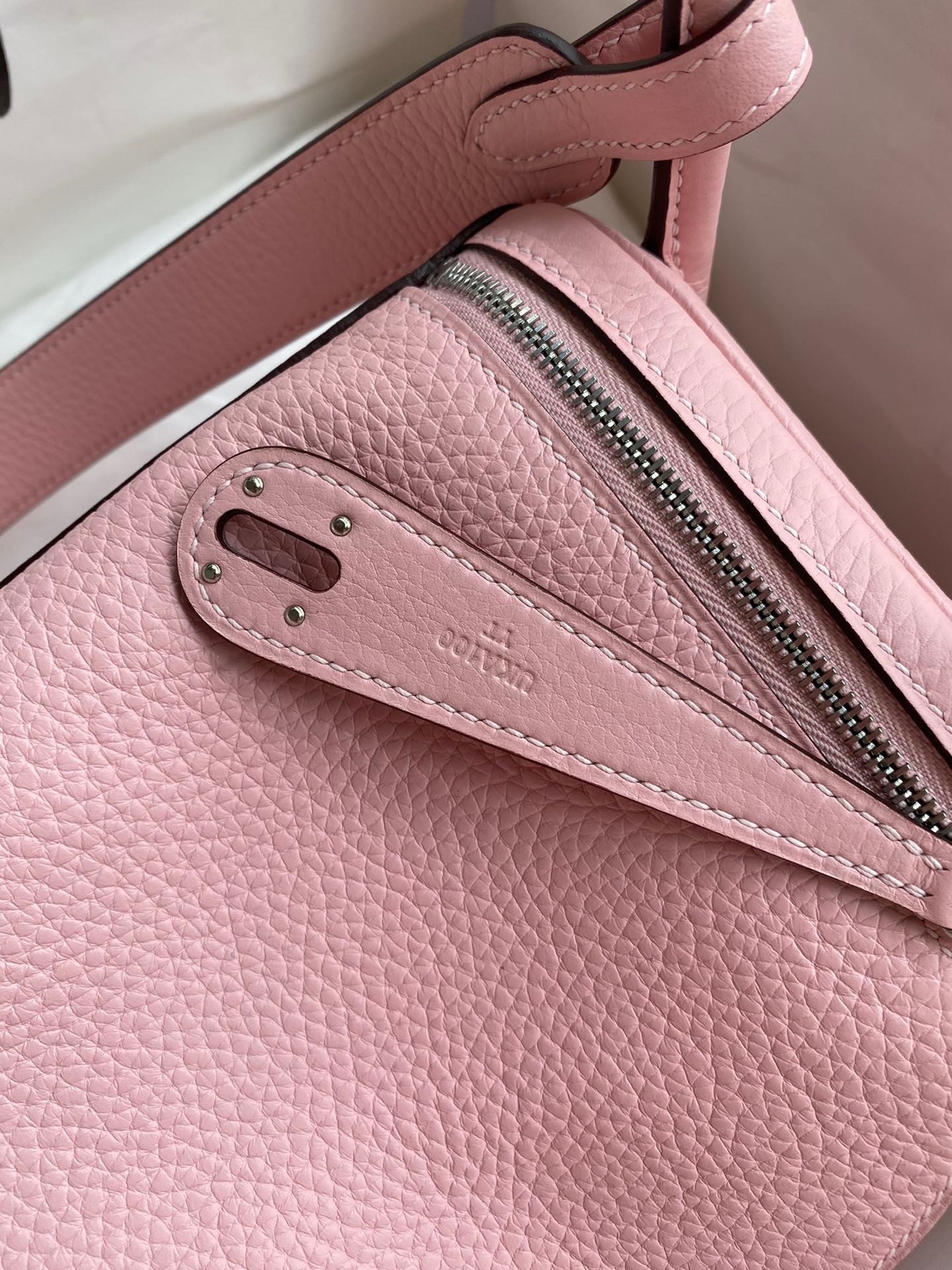 H**mes lindy 26 handmade bag in rose sakura clemence leather