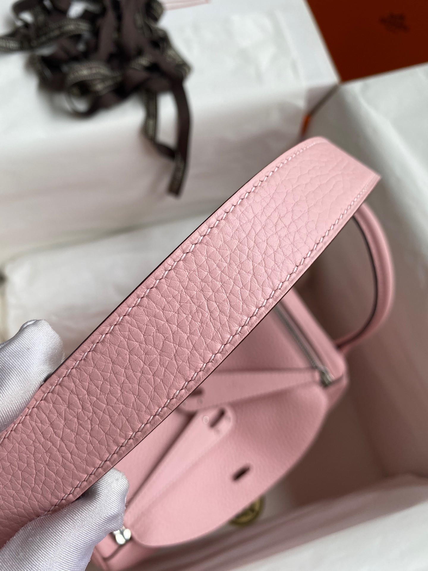 H**mes lindy 26 handmade bag in rose sakura clemence leather