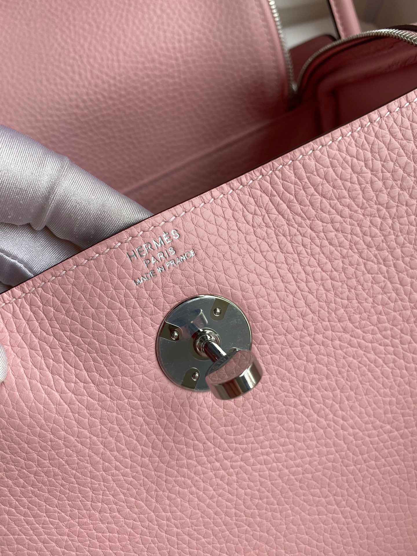 H**mes lindy 26 handmade bag in rose sakura clemence leather