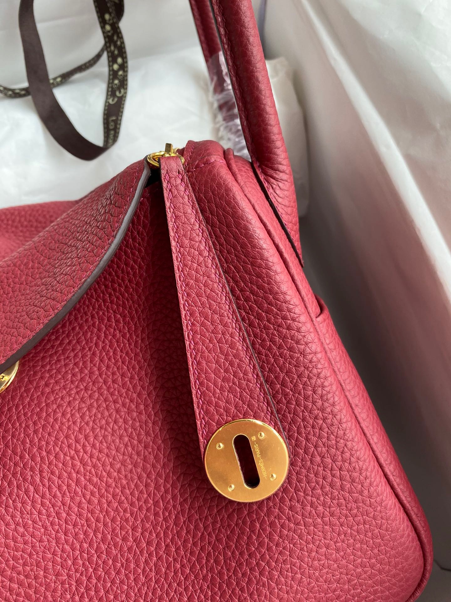 H**mes lindy 26 handmade bag in ruby clemence leather