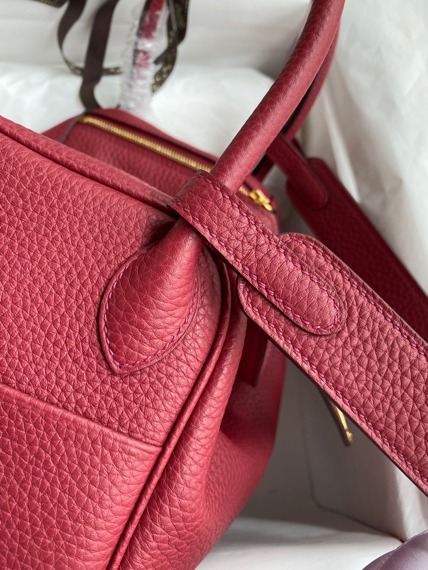 H**mes lindy 26 handmade bag in ruby clemence leather
