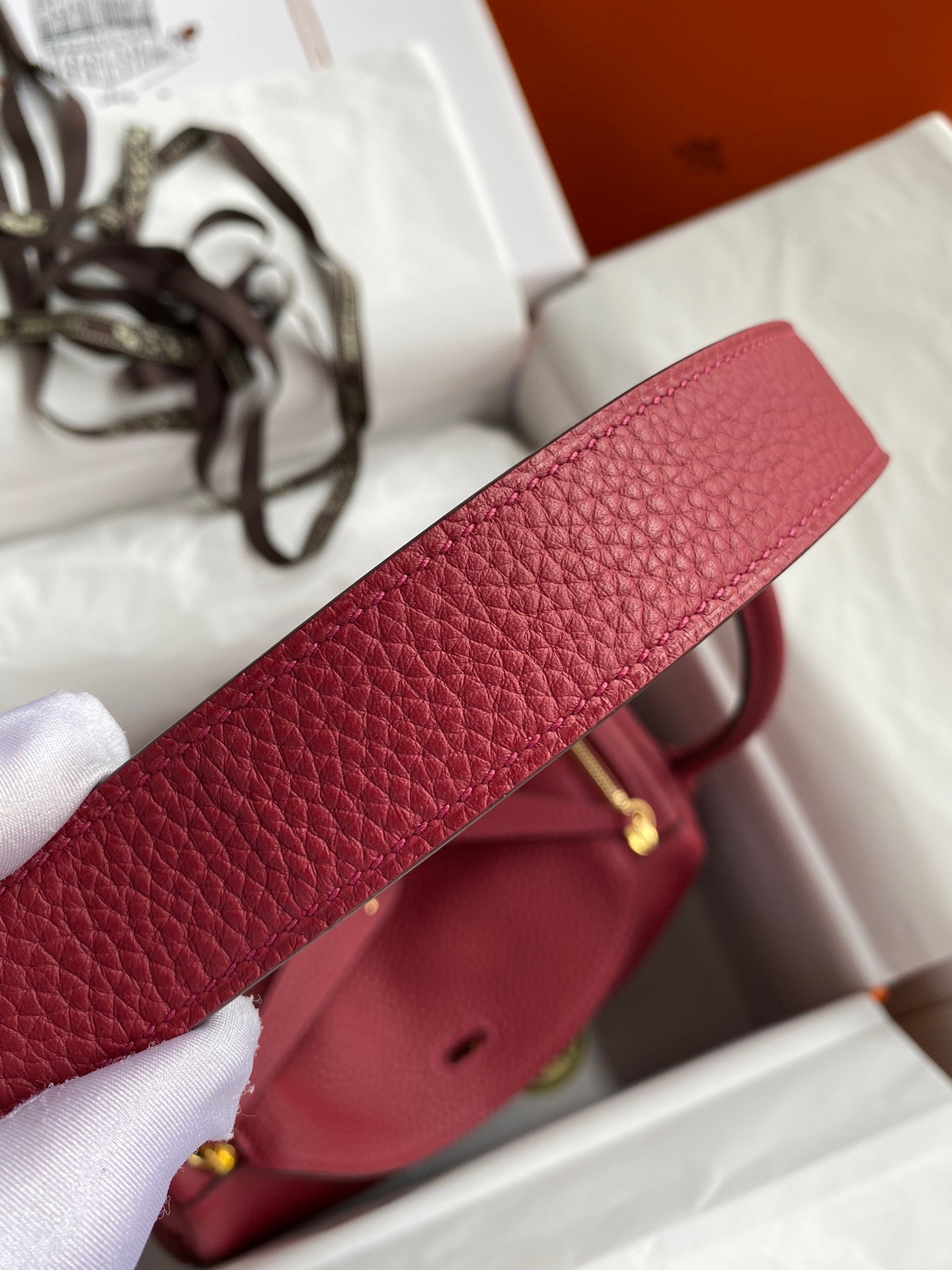H**mes lindy 26 handmade bag in ruby clemence leather