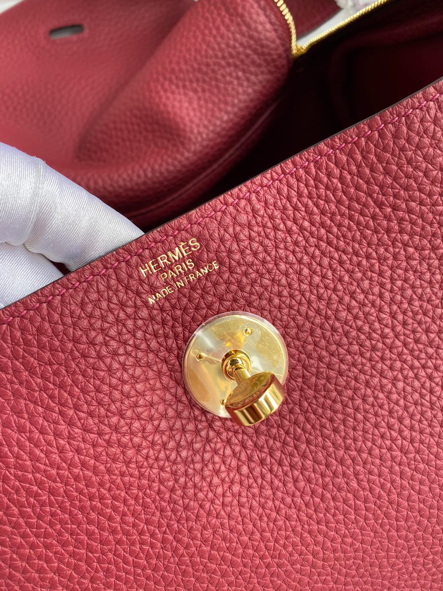H**mes lindy 26 handmade bag in ruby clemence leather