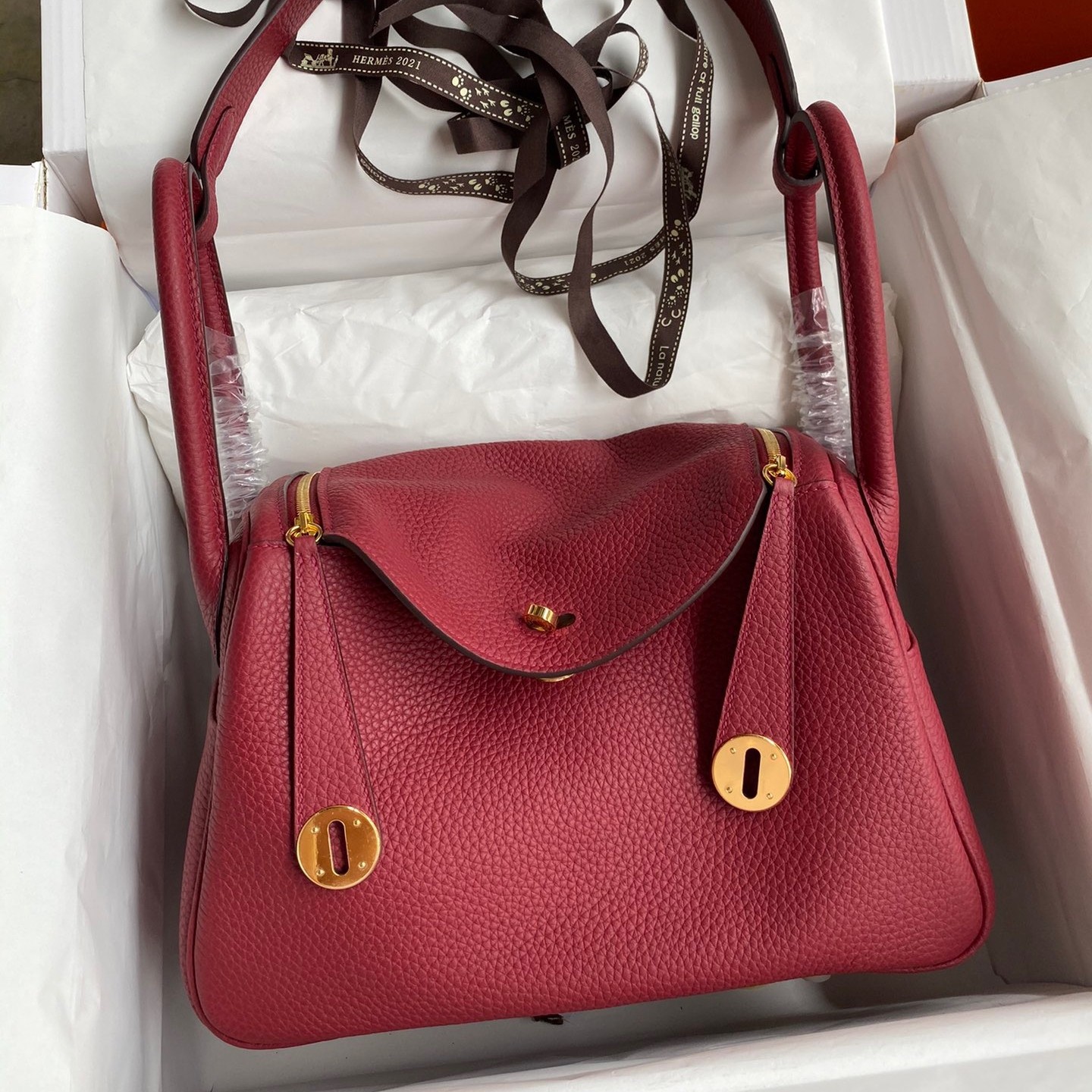 H**mes lindy 26 handmade bag in ruby clemence leather