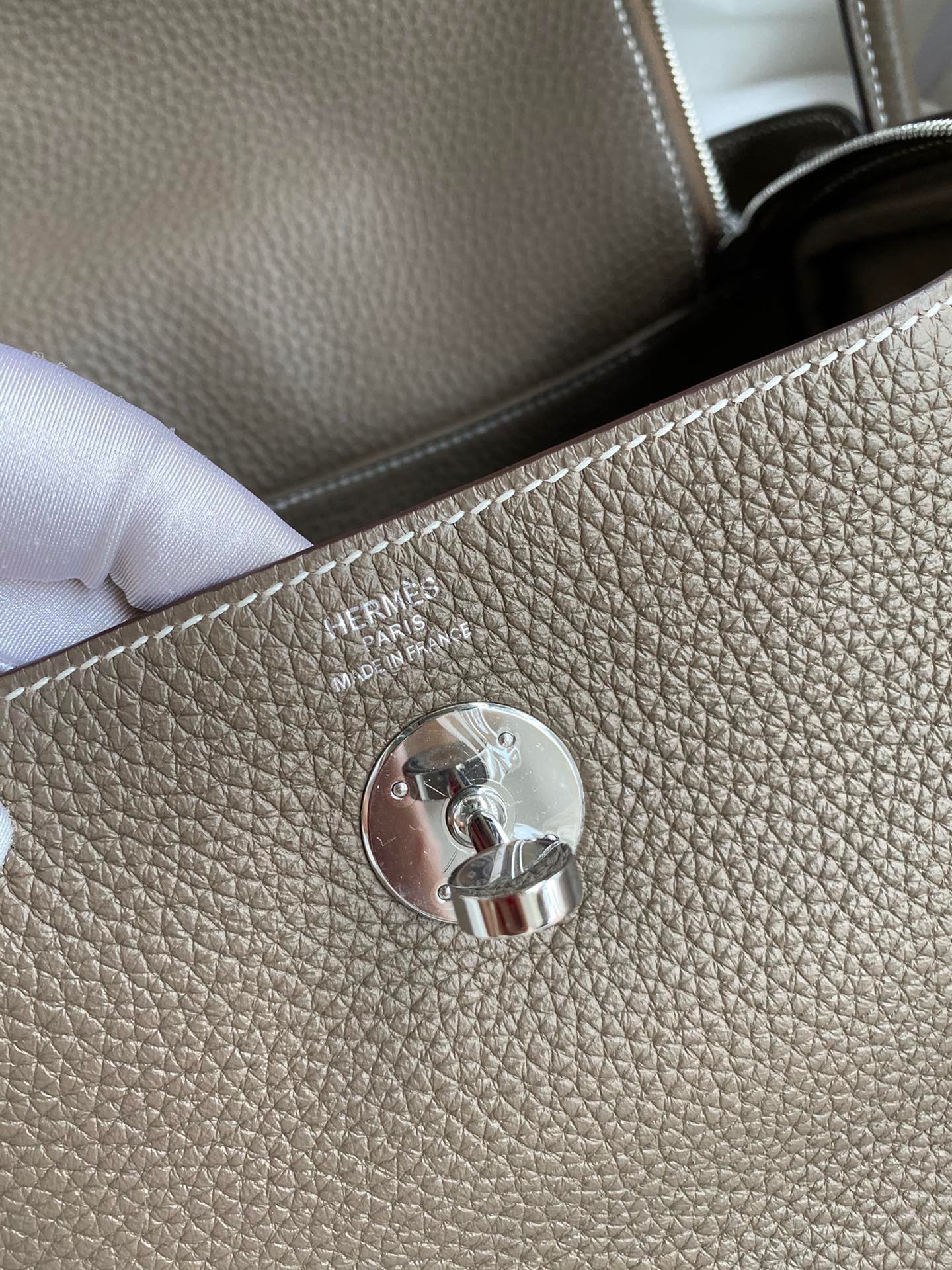 H**mes lindy 26 handmade bag in taupe clemence leather