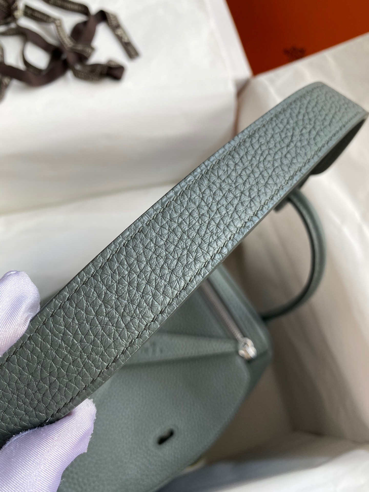 H**mes lindy 26 handmade bag in vert amande clemence leather