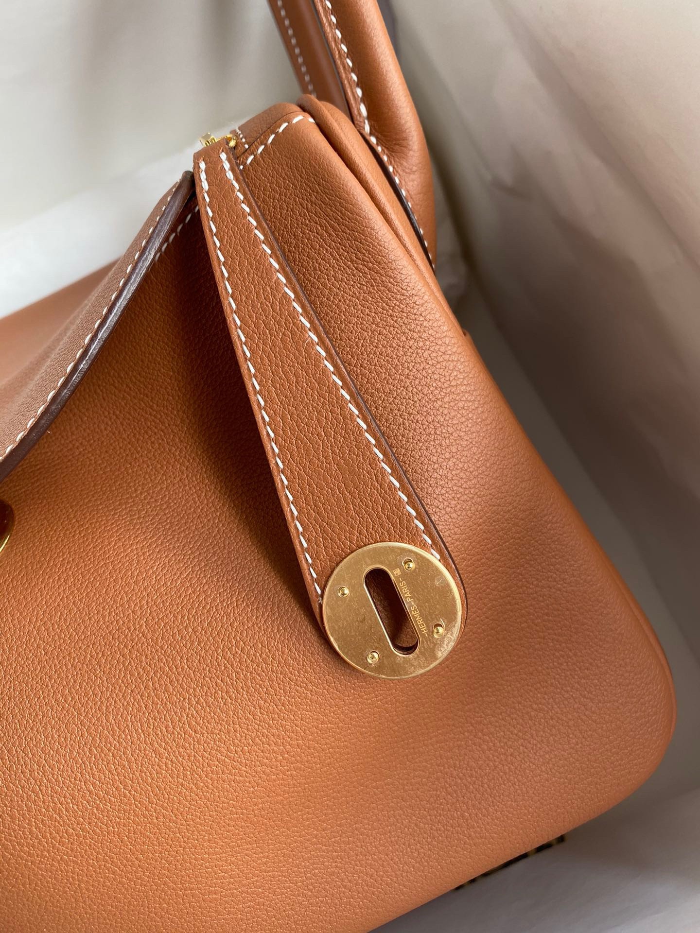 H**mes lindy 26 handmade bag in gold evercolor leather