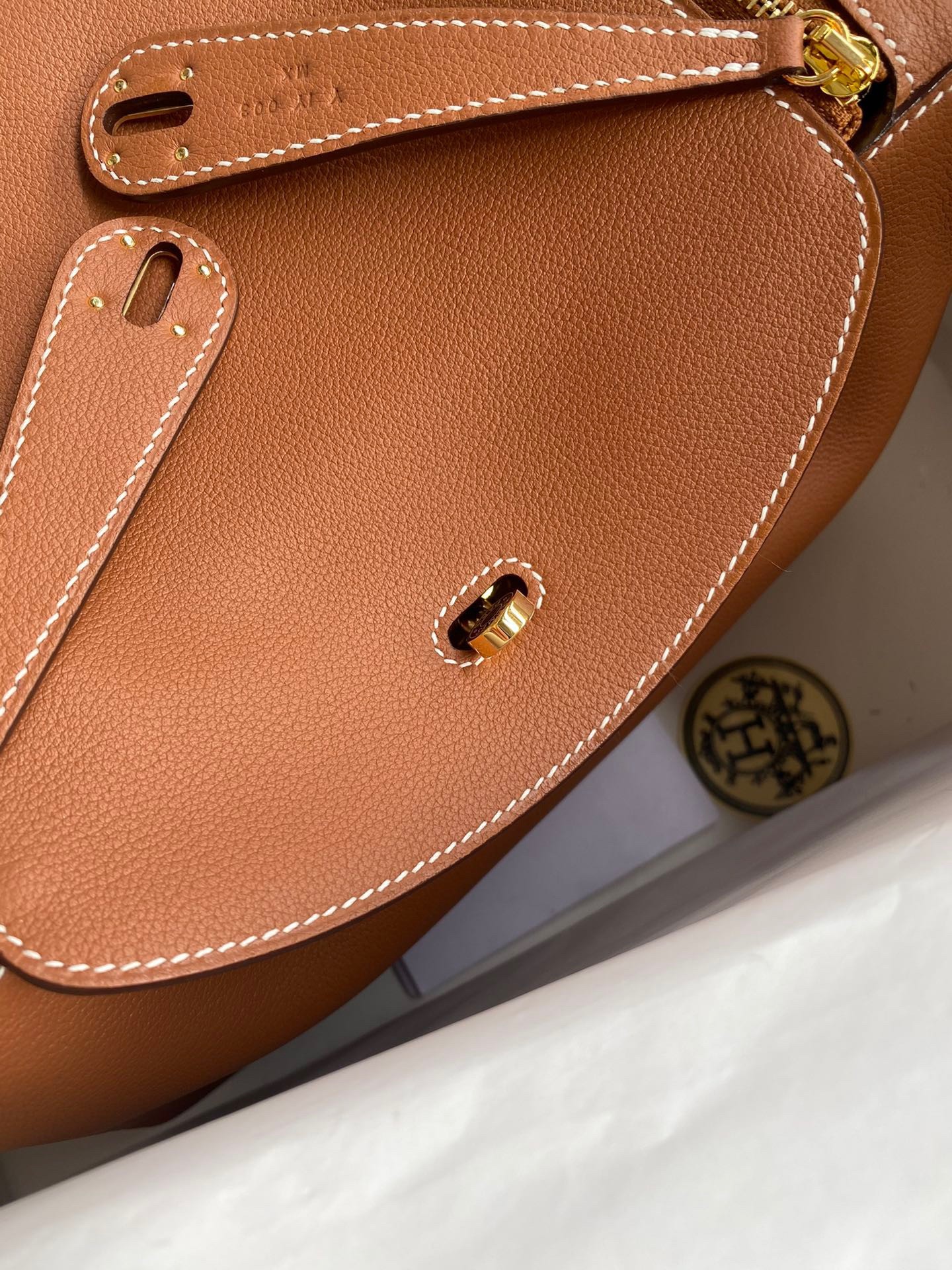 H**mes lindy 26 handmade bag in gold evercolor leather