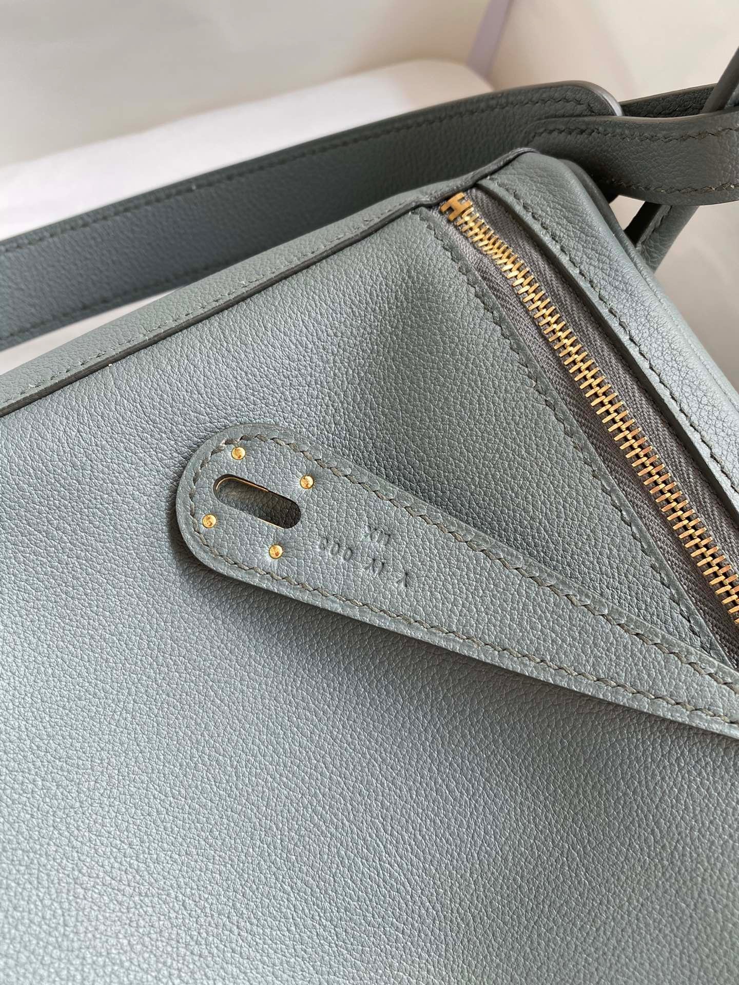 H**mes lindy 26 handmade bag in vert amande evercolor leather