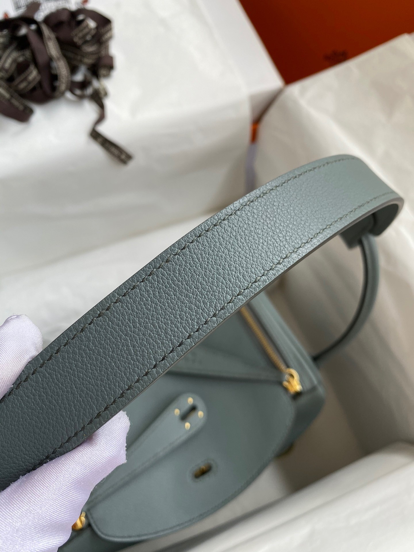 H**mes lindy 26 handmade bag in vert amande evercolor leather