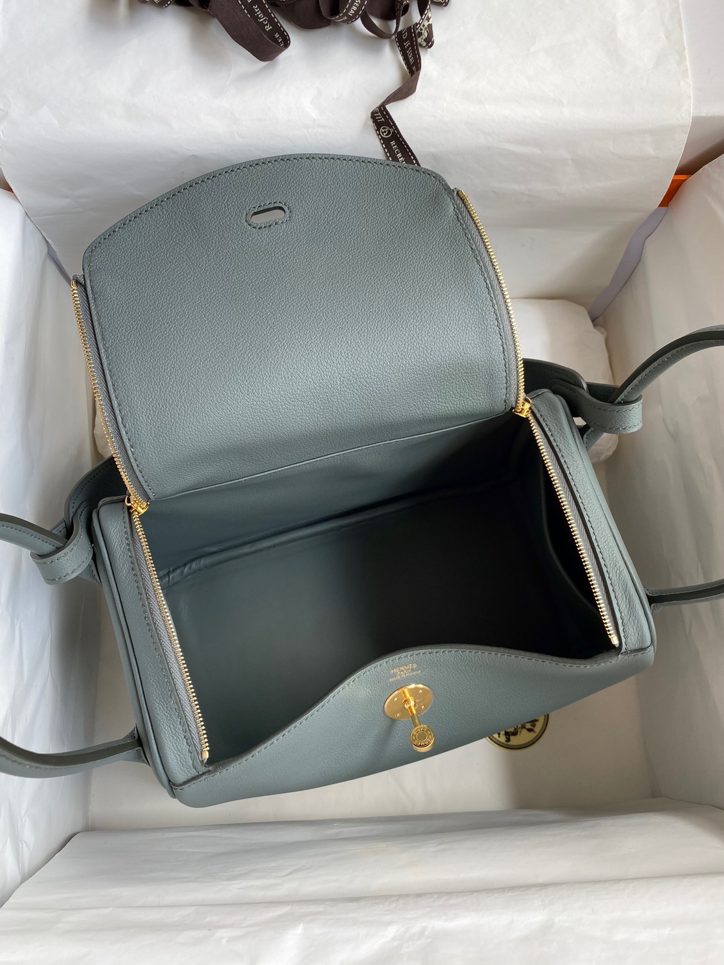 H**mes lindy 26 handmade bag in vert amande evercolor leather