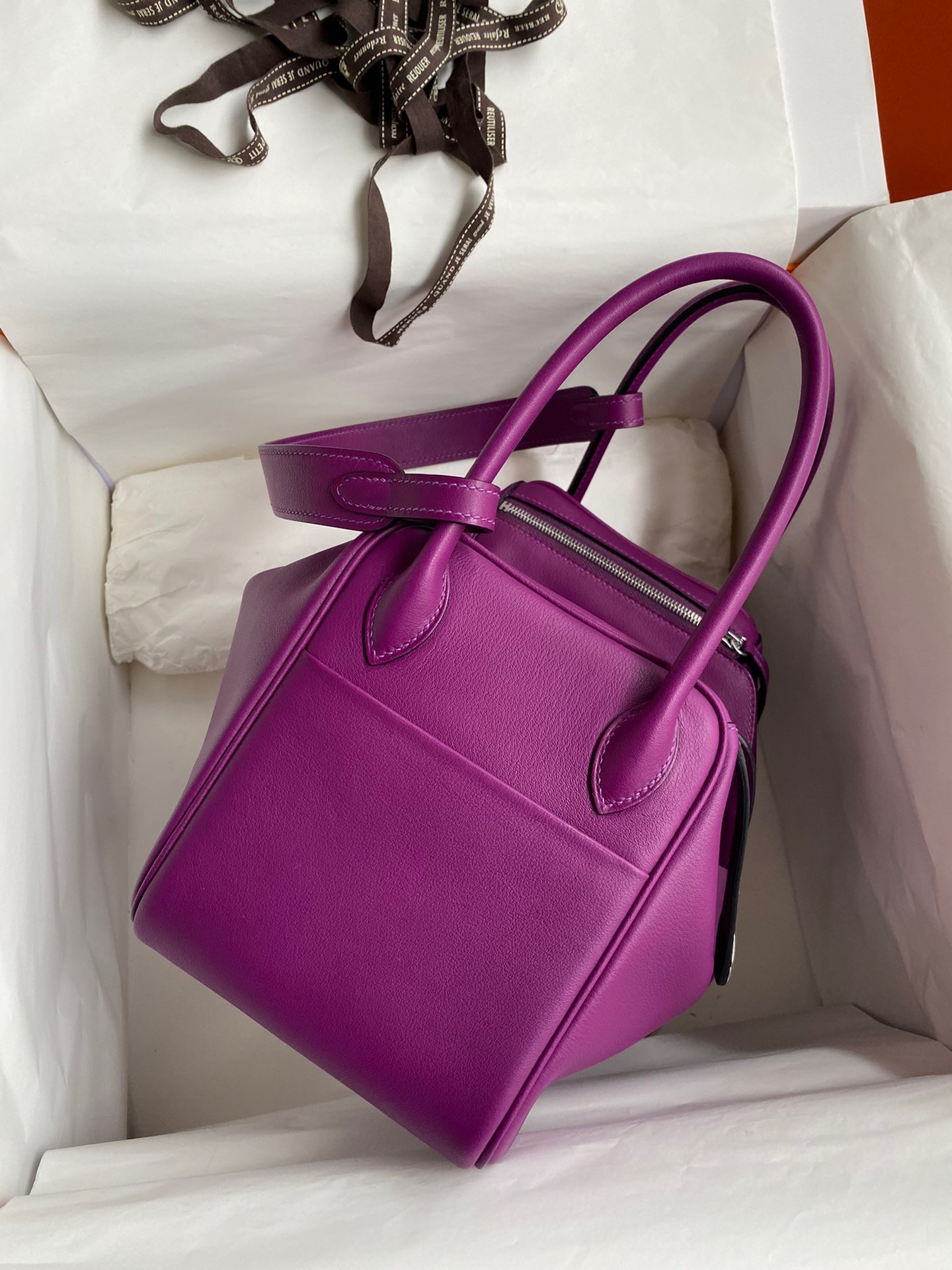 H**mes lindy 26 handmade bag in anemone swift calfskin