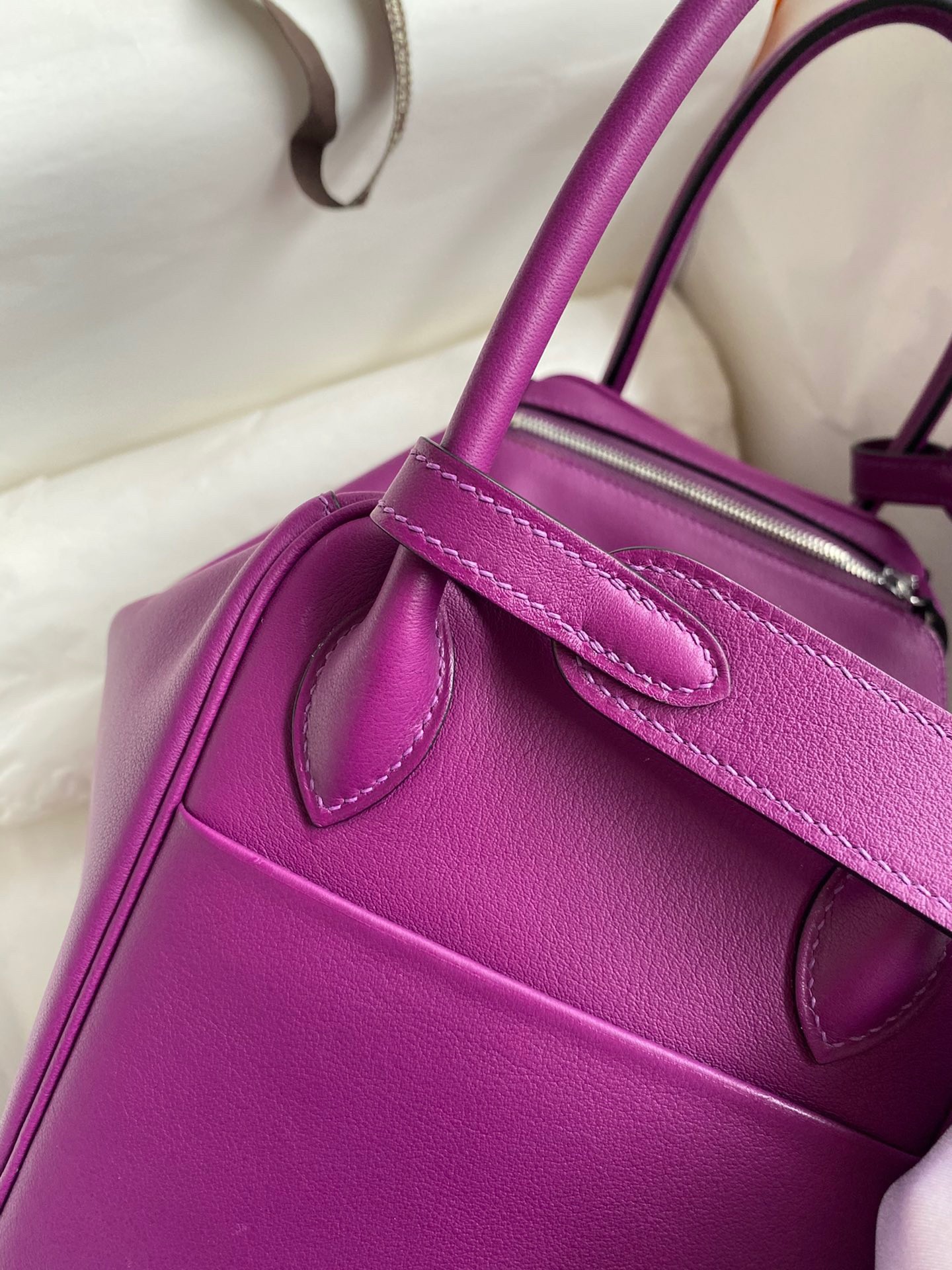 H**mes lindy 26 handmade bag in anemone swift calfskin