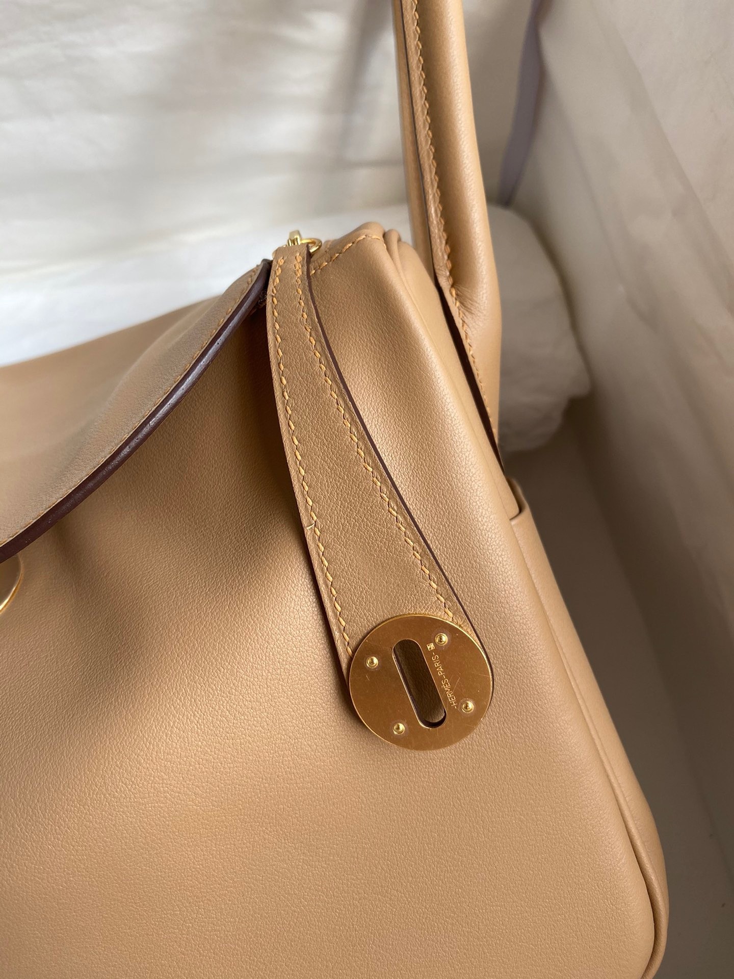 H**mes lindy 26 handmade bag in chai swift calfskin