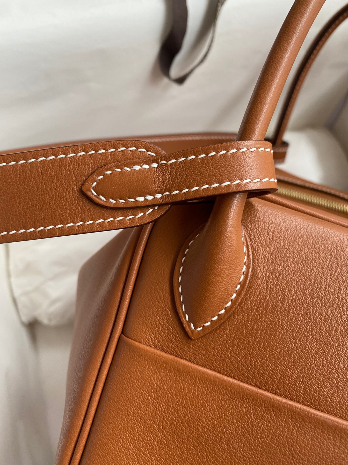 H**mes lindy 26 handmade bag in gold swift calfskin