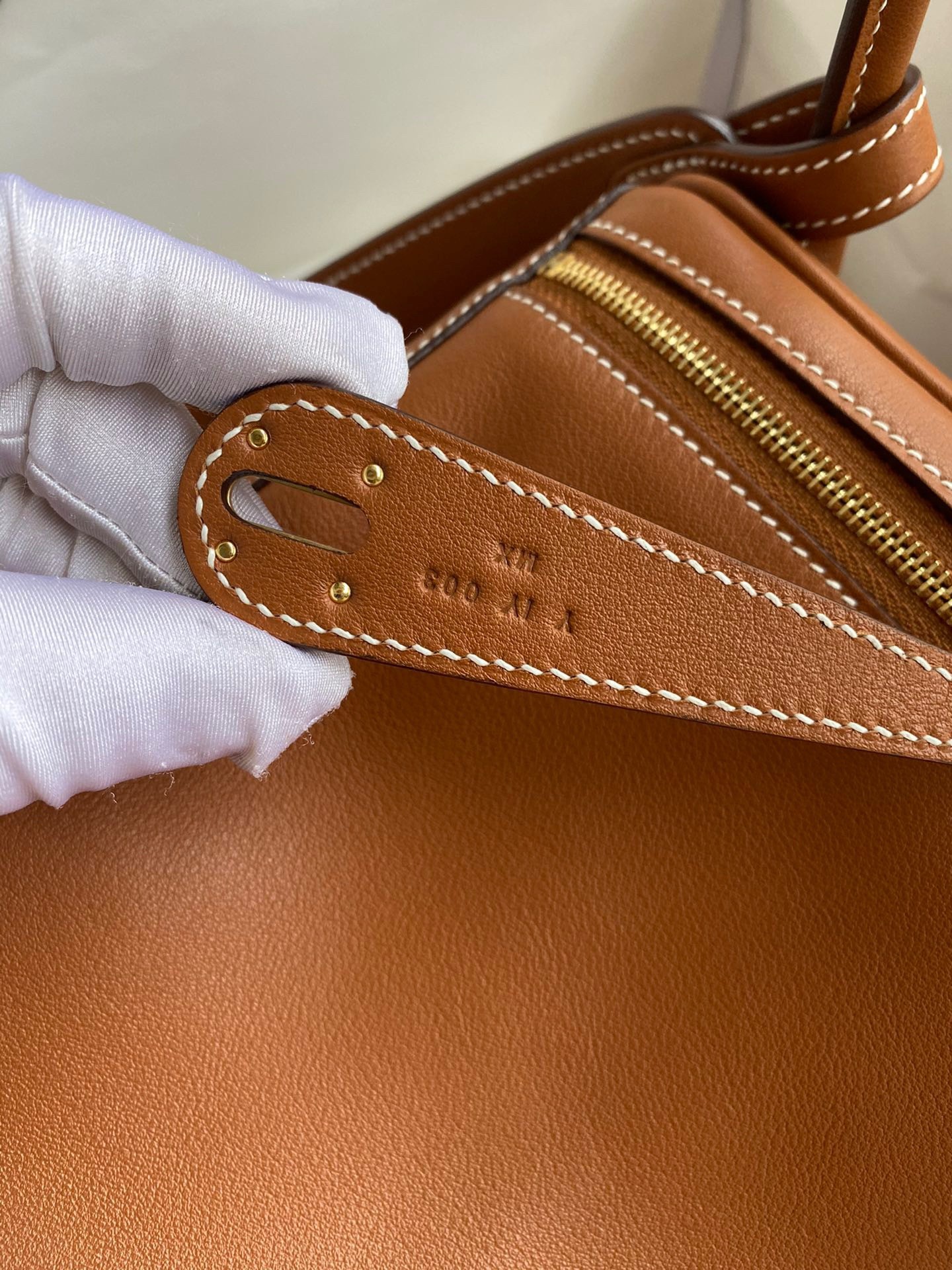 H**mes lindy 26 handmade bag in gold swift calfskin