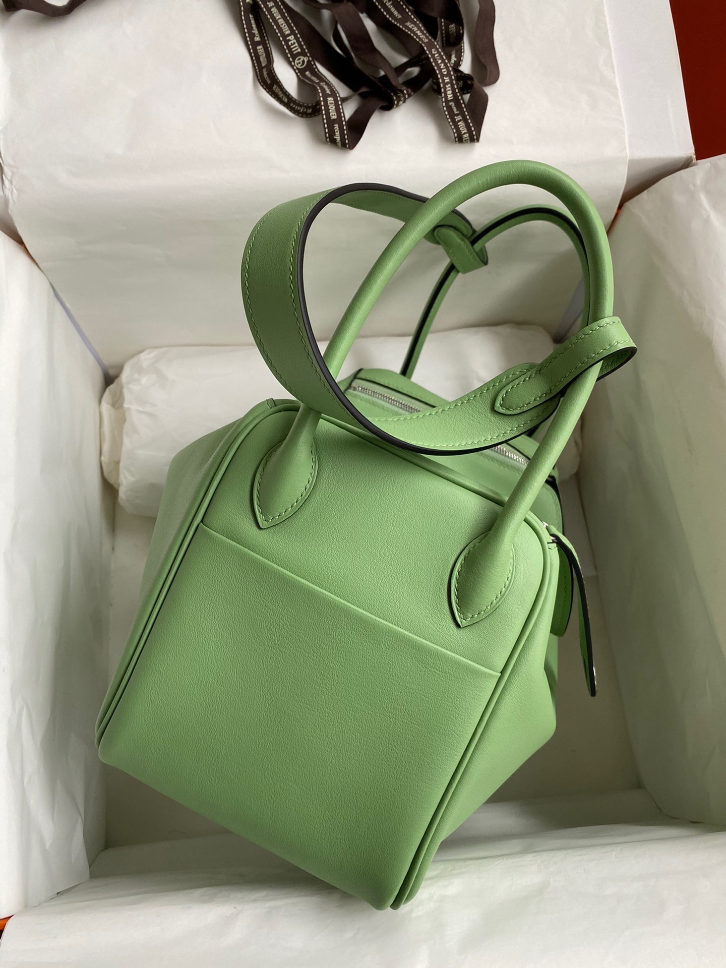 H**mes lindy 26 handmade bag in vert cypres swift calfskin