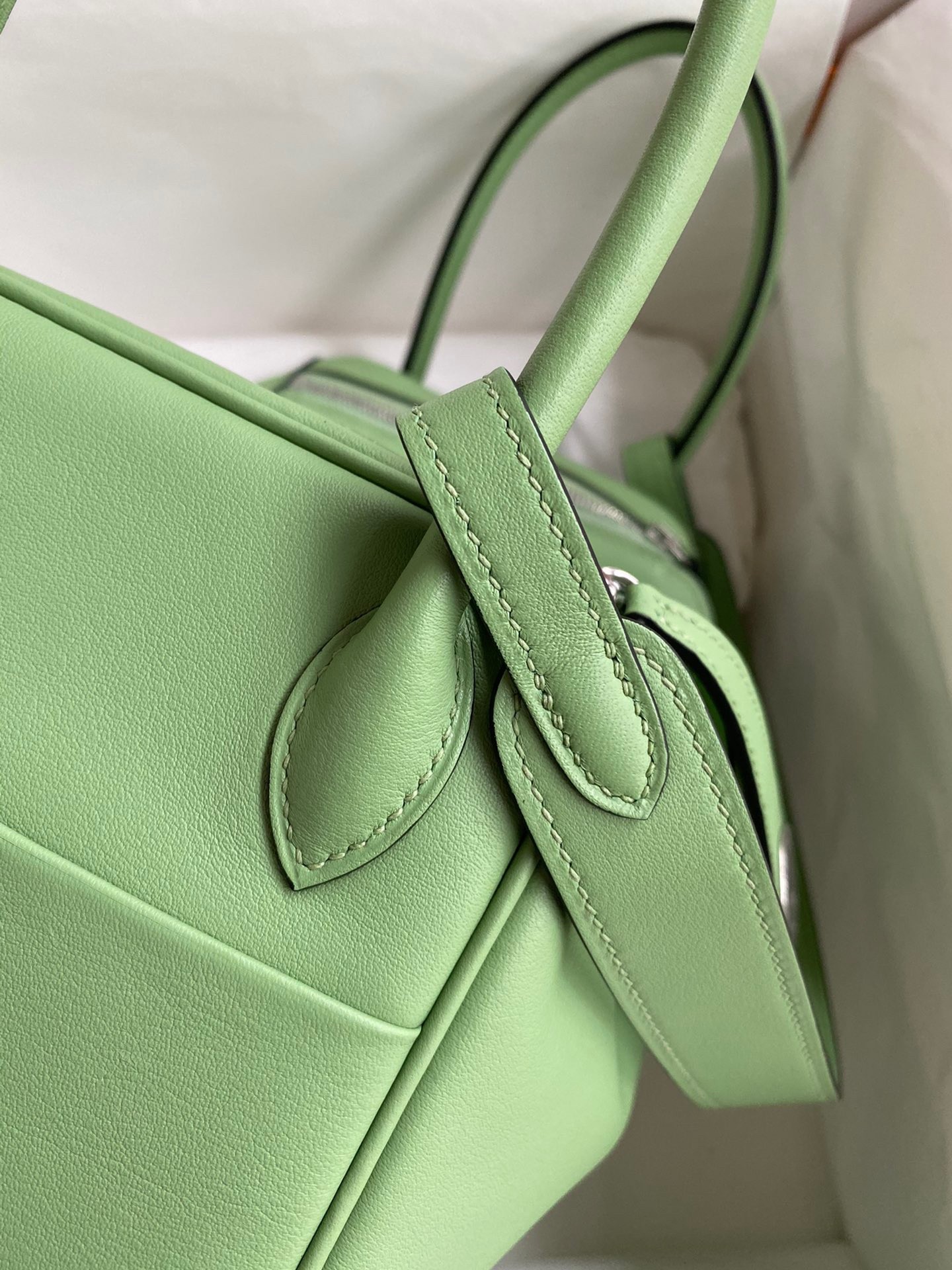 H**mes lindy 26 handmade bag in vert cypres swift calfskin