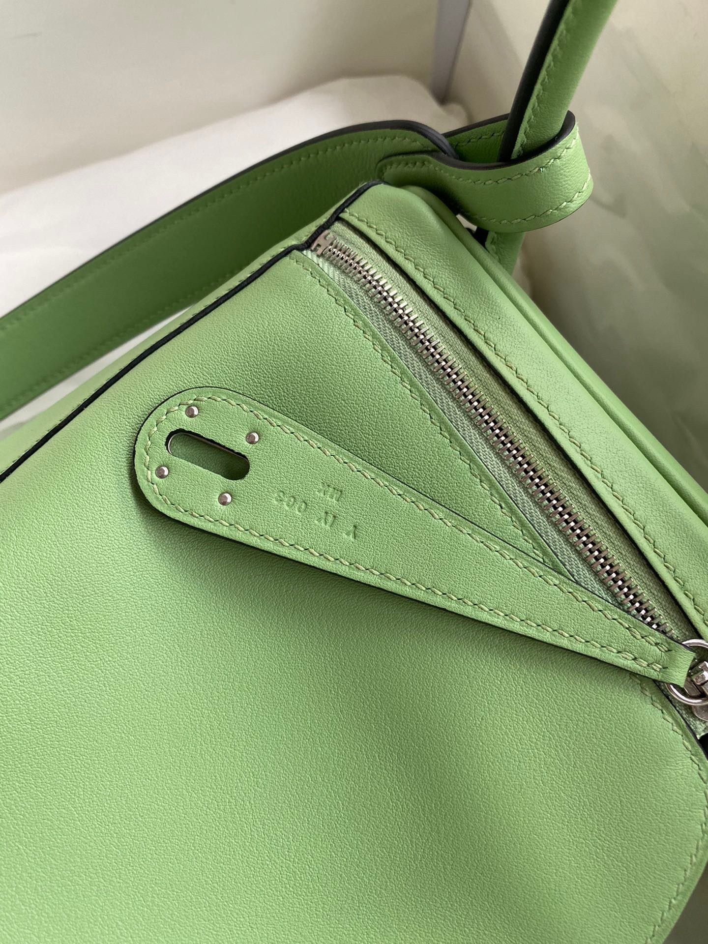 H**mes lindy 26 handmade bag in vert cypres swift calfskin