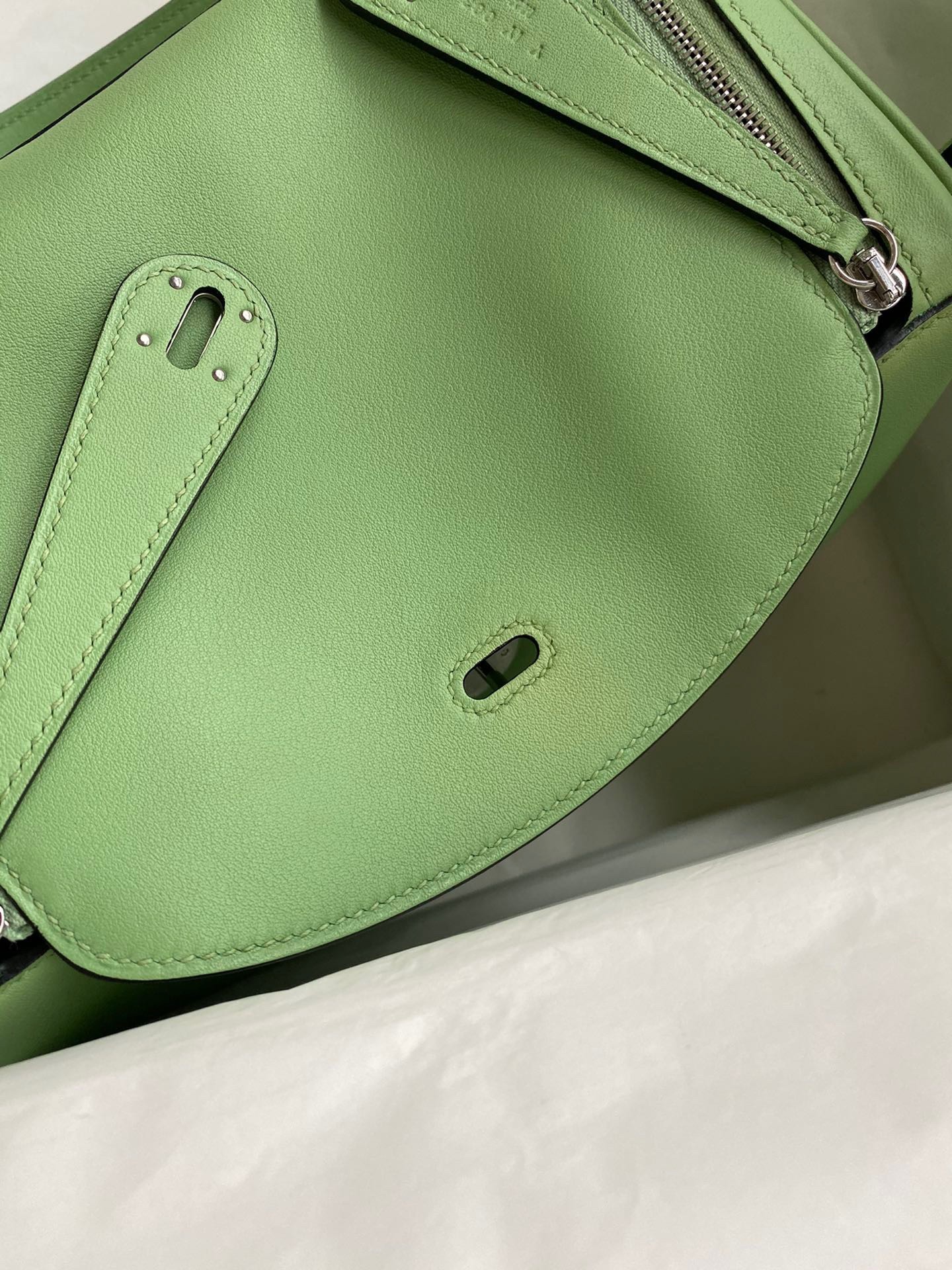 H**mes lindy 26 handmade bag in vert cypres swift calfskin