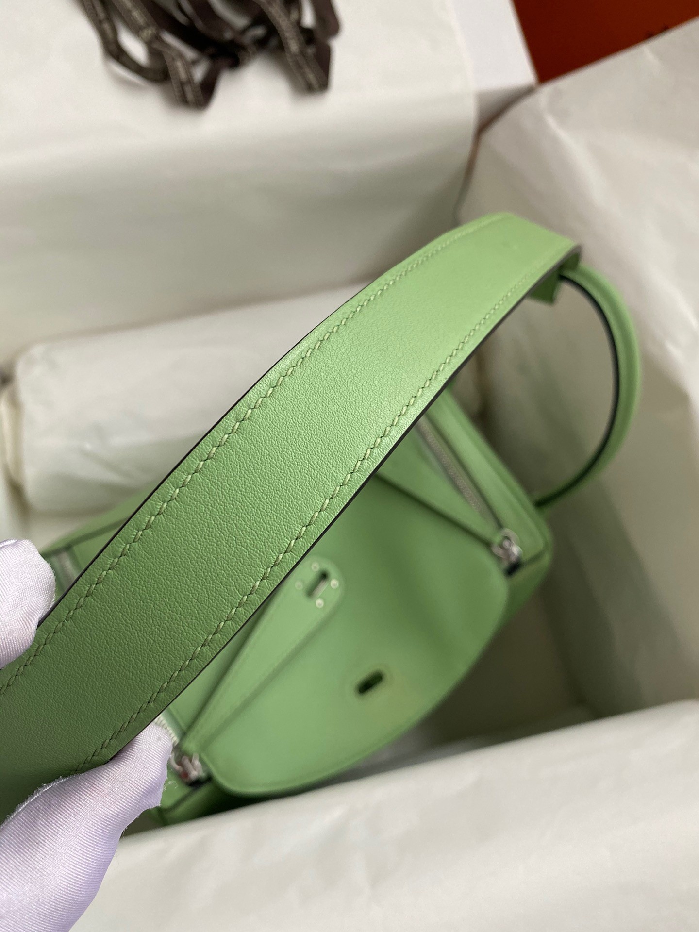 H**mes lindy 26 handmade bag in vert cypres swift calfskin
