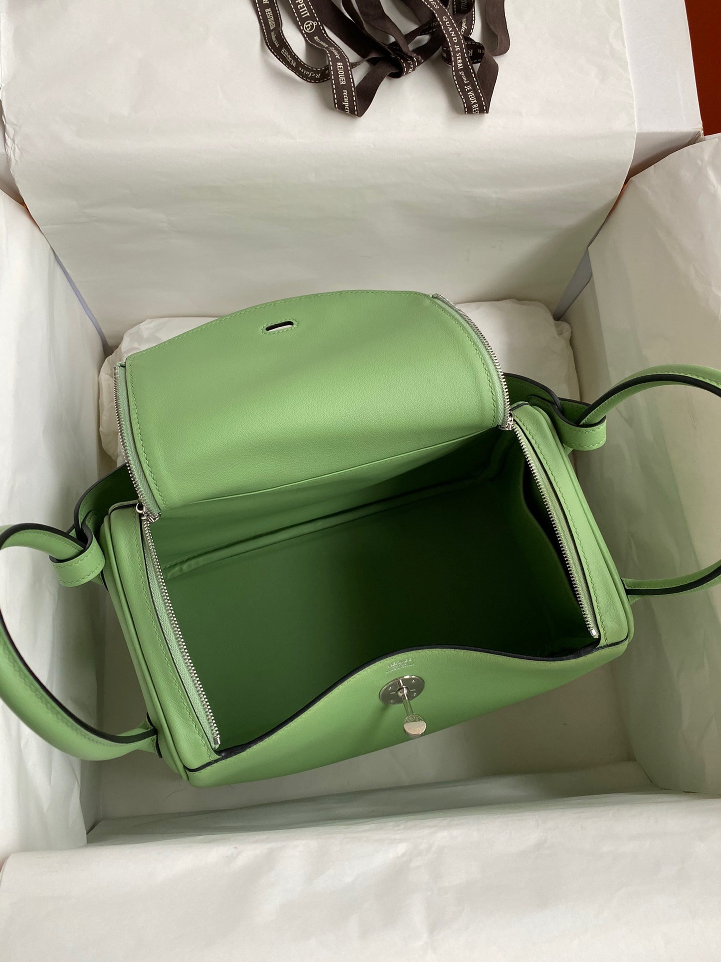H**mes lindy 26 handmade bag in vert cypres swift calfskin