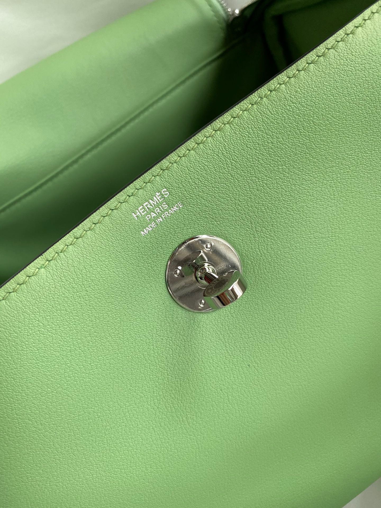 H**mes lindy 26 handmade bag in vert cypres swift calfskin