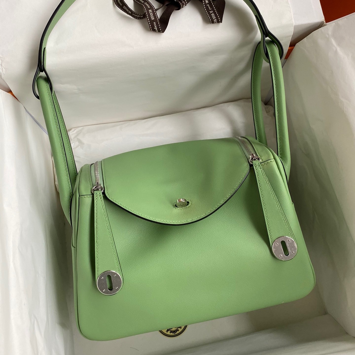 H**mes lindy 26 handmade bag in vert cypres swift calfskin