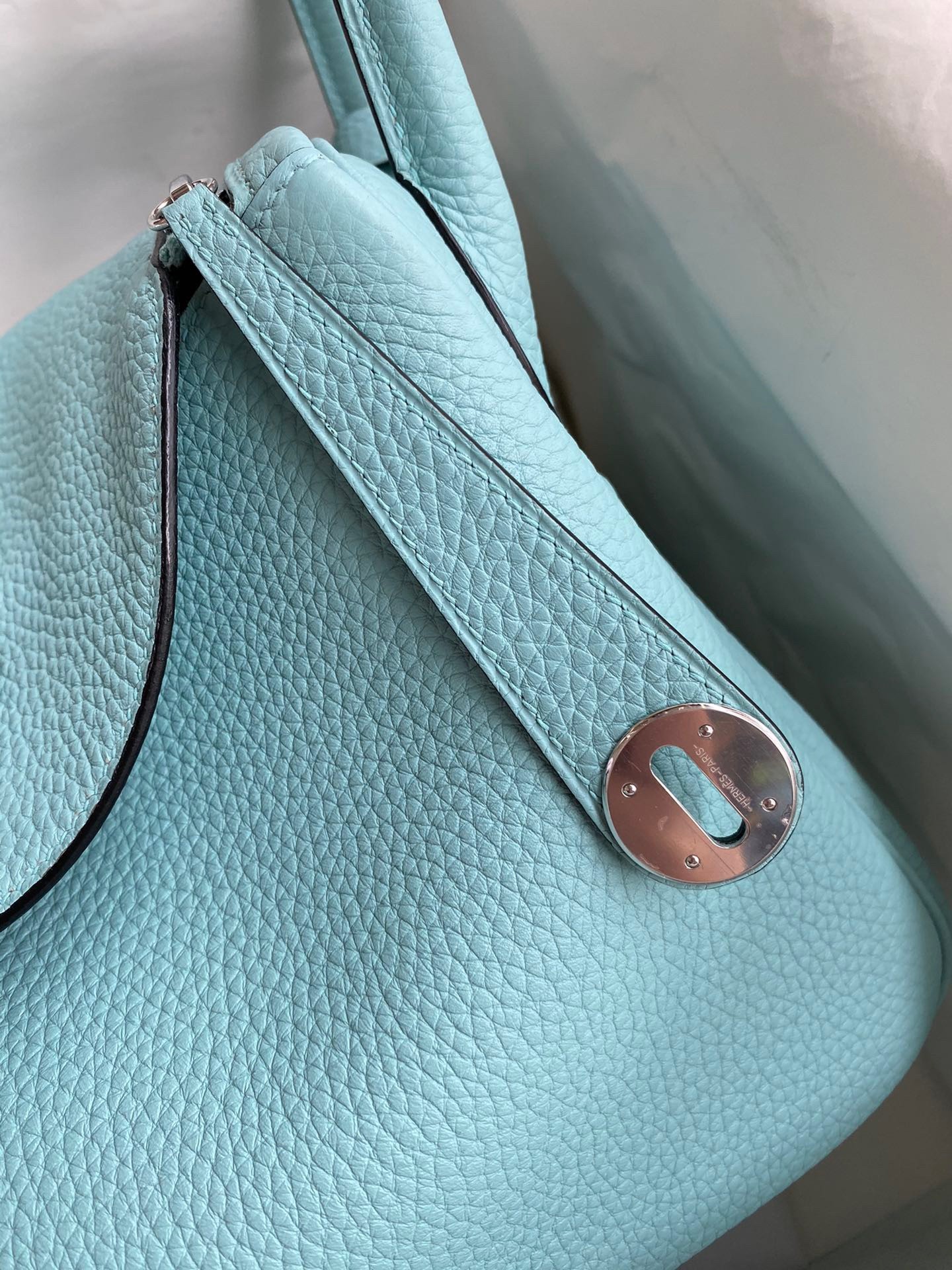 H**mes lindy 30 handmade bag in blue atoll clemence leather