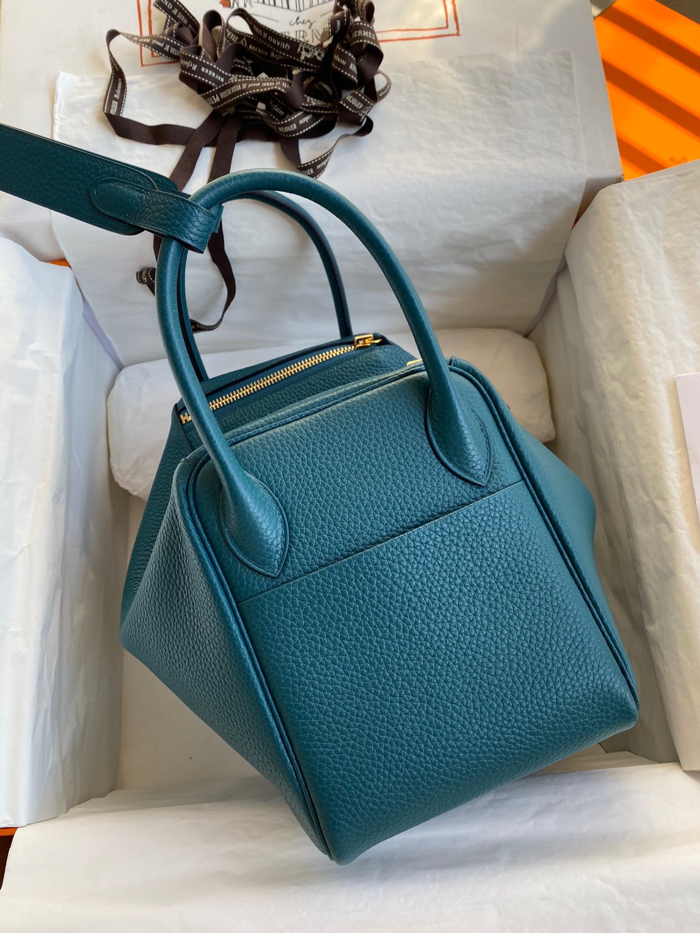 H**mes lindy 30 handmade bag in vert bosphore clemence leather