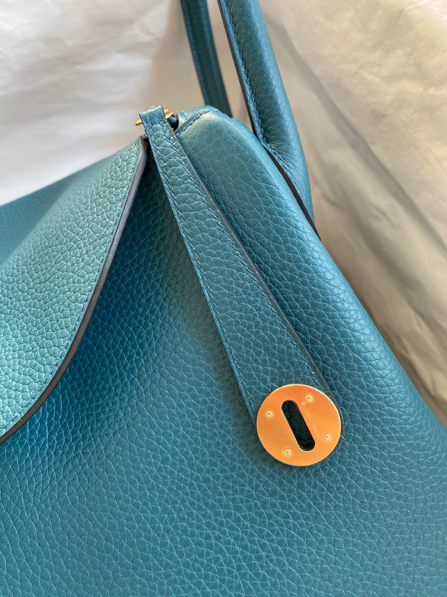 H**mes lindy 30 handmade bag in vert bosphore clemence leather