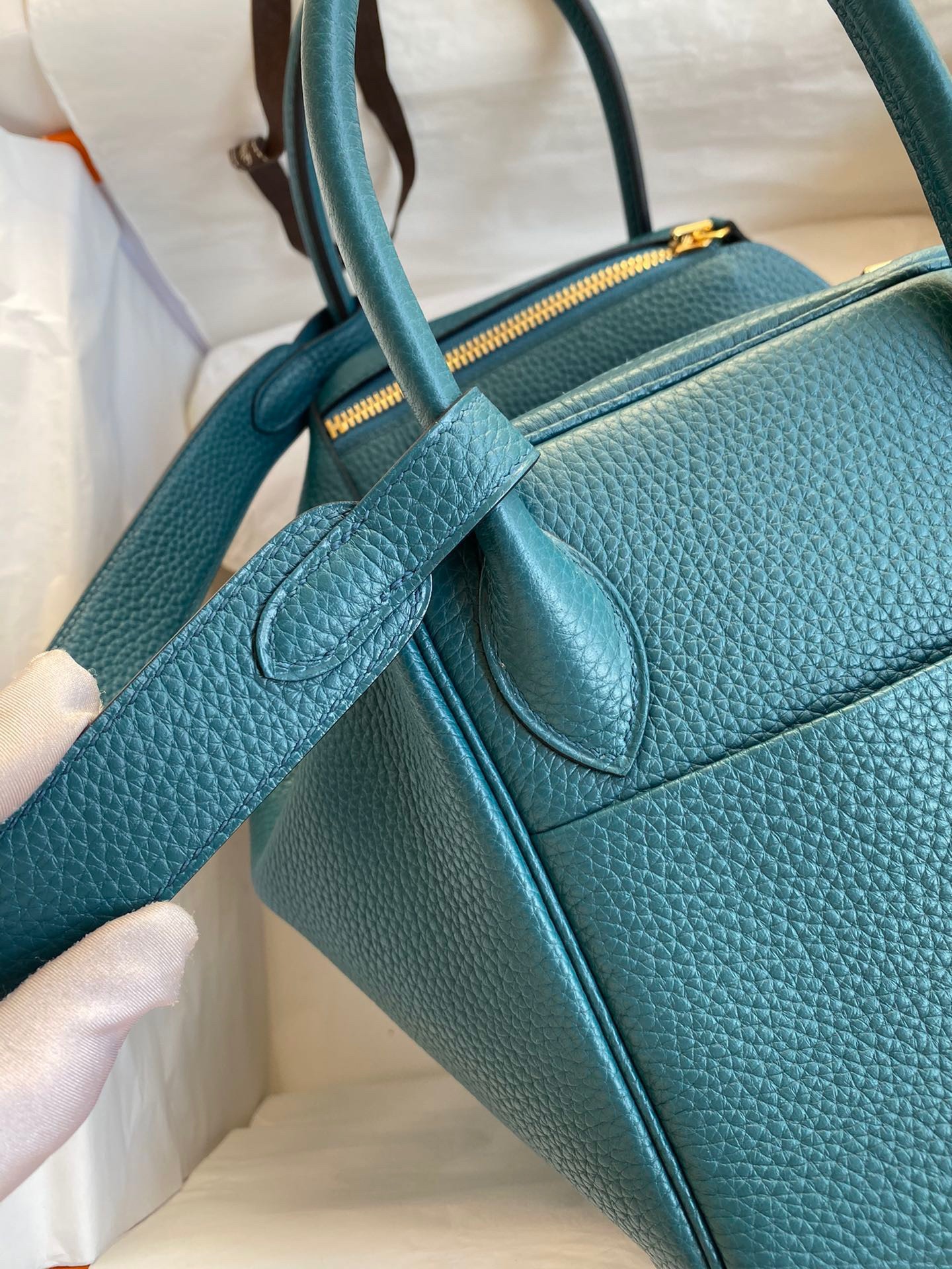 H**mes lindy 30 handmade bag in vert bosphore clemence leather