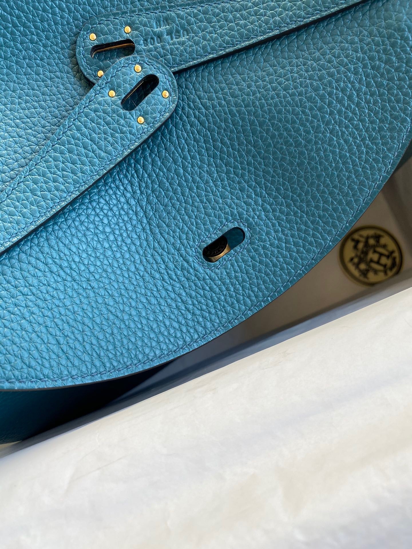 H**mes lindy 30 handmade bag in vert bosphore clemence leather