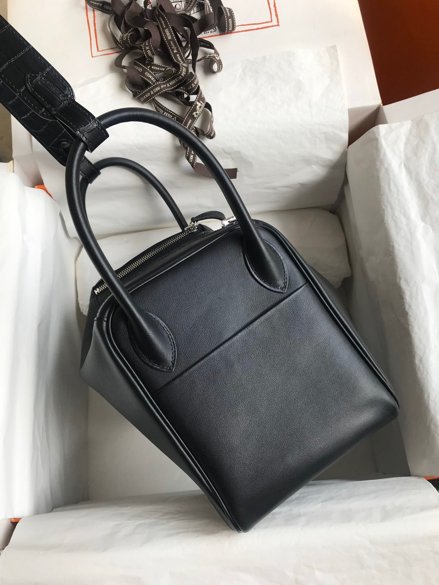 H**mes touch lindy 30 handmade bag in black swift calfskin