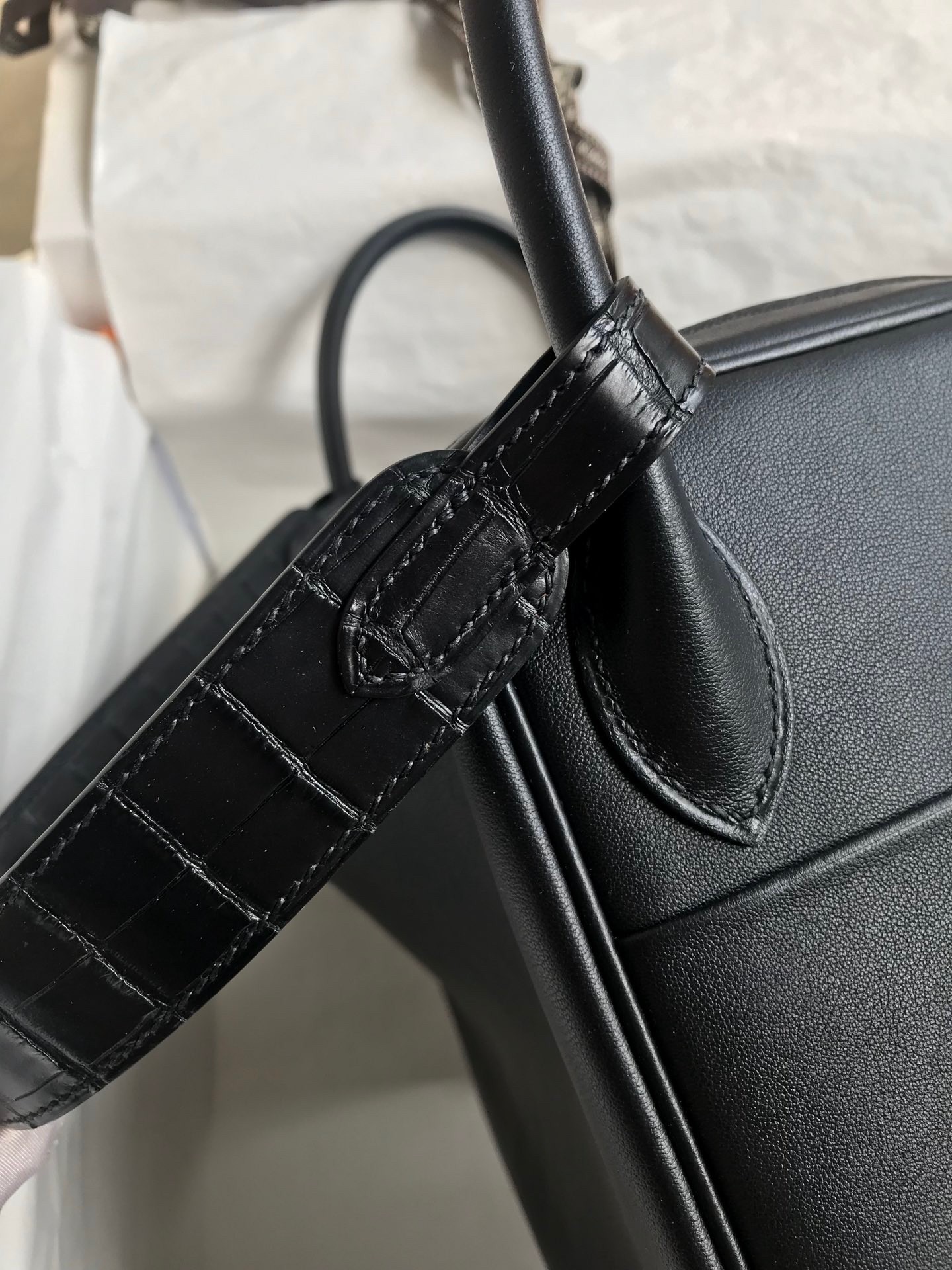 H**mes touch lindy 30 handmade bag in black swift calfskin
