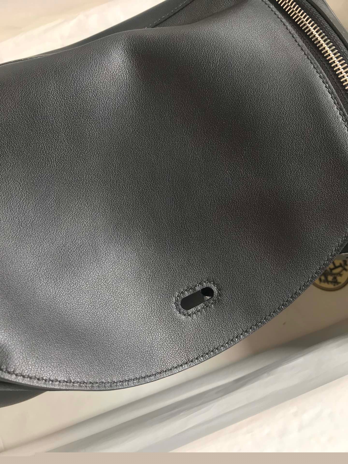 H**mes touch lindy 30 handmade bag in black swift calfskin