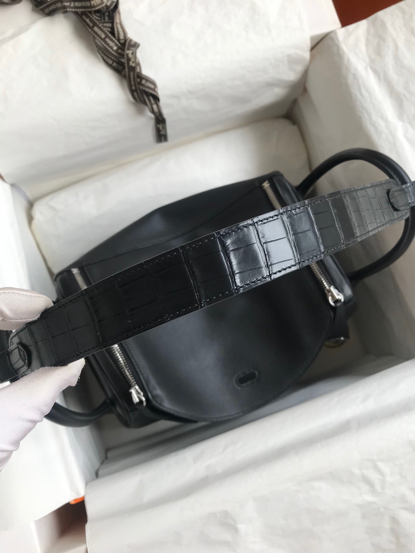 H**mes touch lindy 30 handmade bag in black swift calfskin