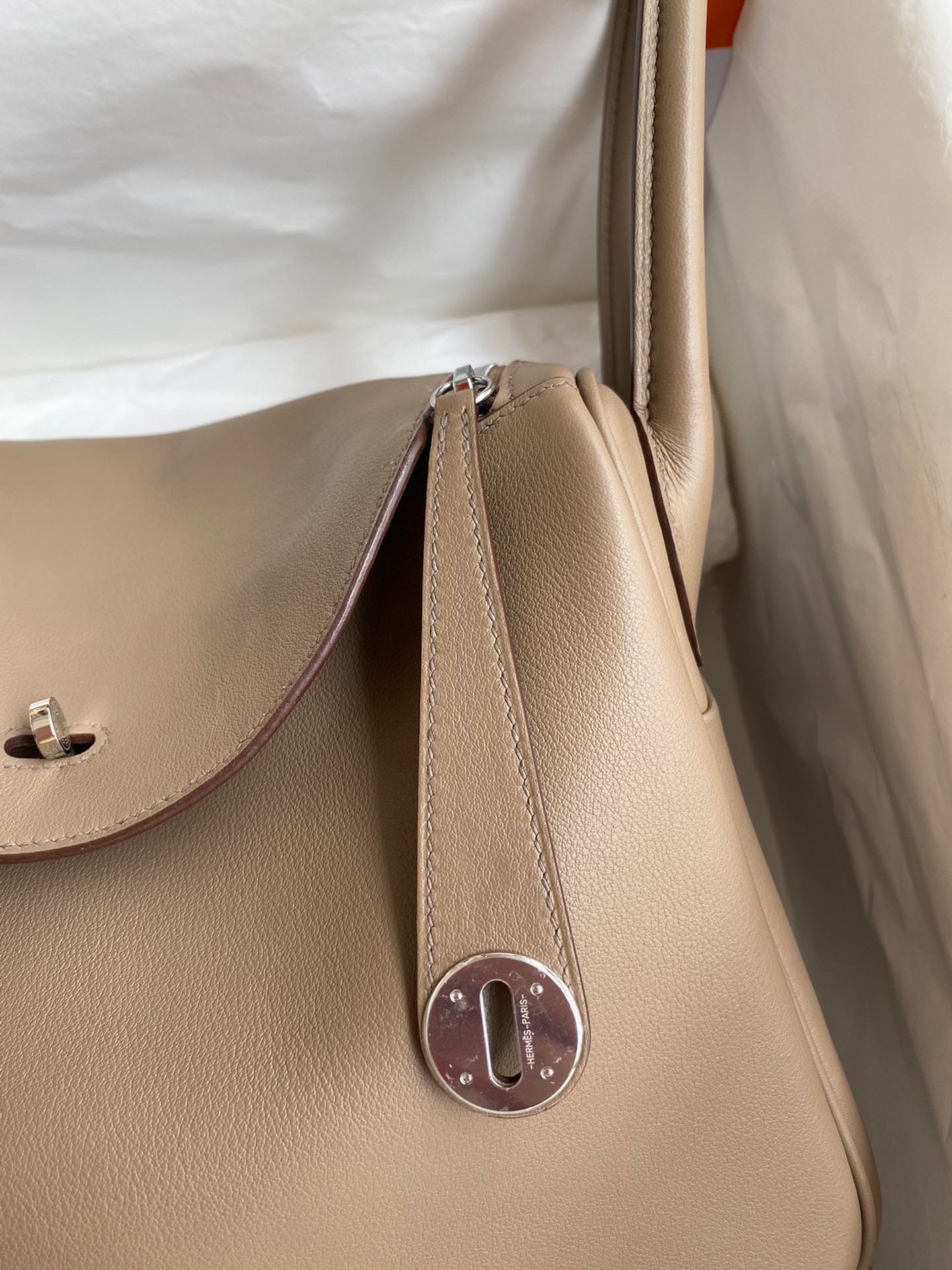 H**mes lindy 30 handmade bag in taupe swift calfskin