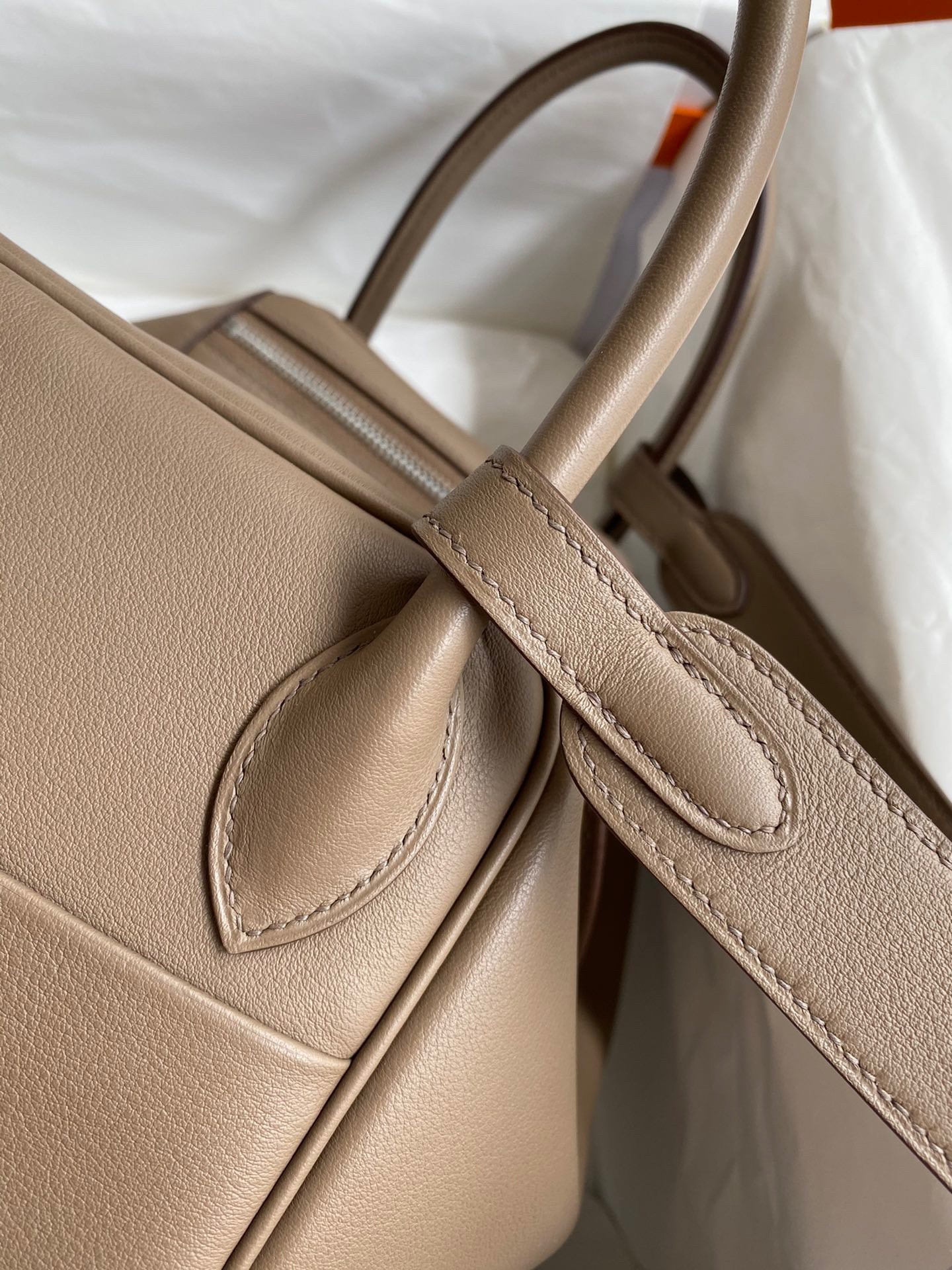 H**mes lindy 30 handmade bag in taupe swift calfskin