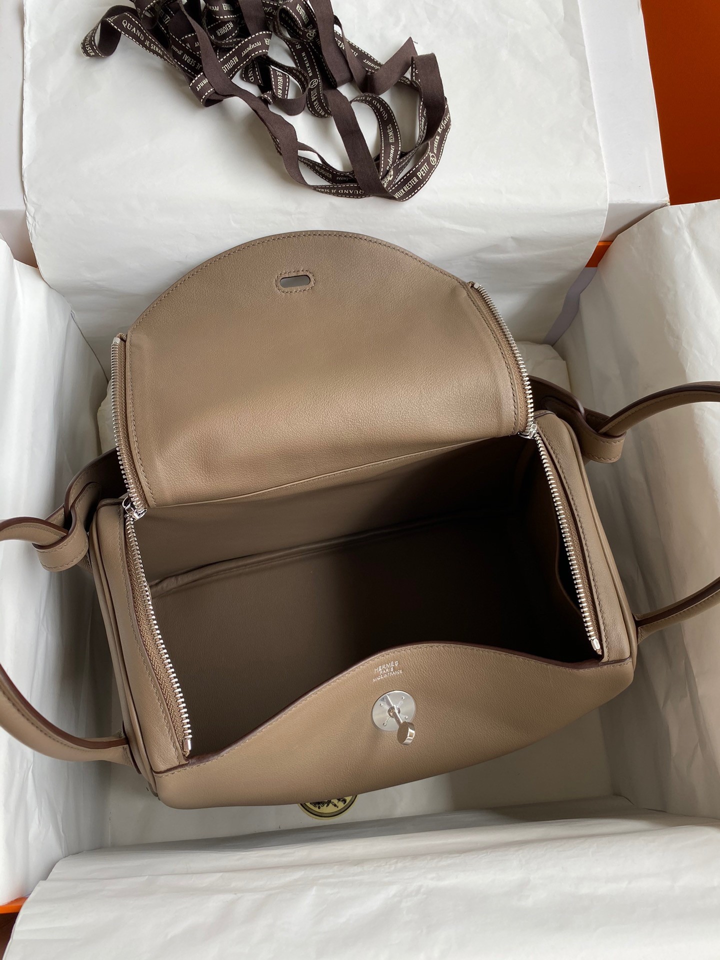 H**mes lindy 30 handmade bag in taupe swift calfskin